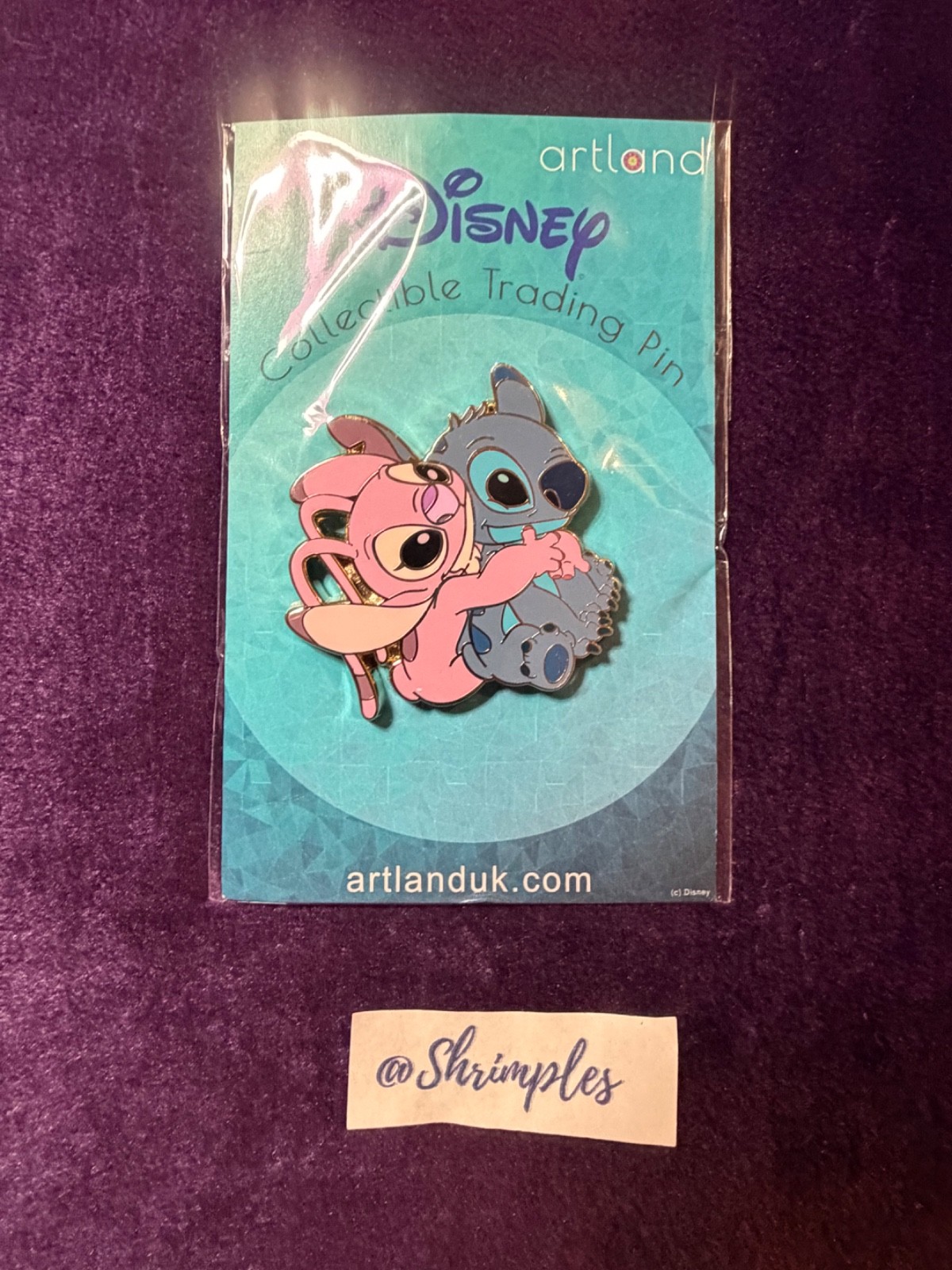 DISNEY PIN STITCH & Angel Artland UK Collectible Pin Hug LE NEW on Card