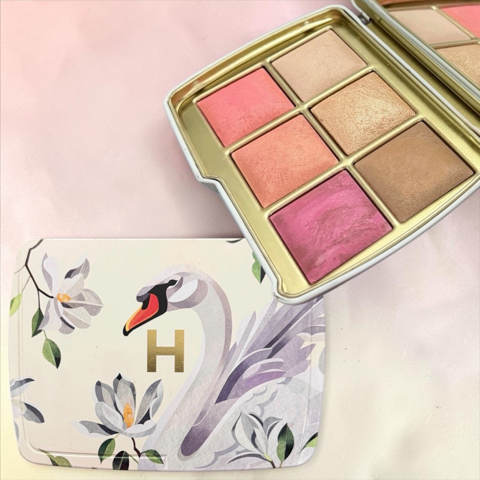 NWOB~ Hourglass Ambient Lighting Edit Unlocked SWAN Palette Highlighter Bronzer