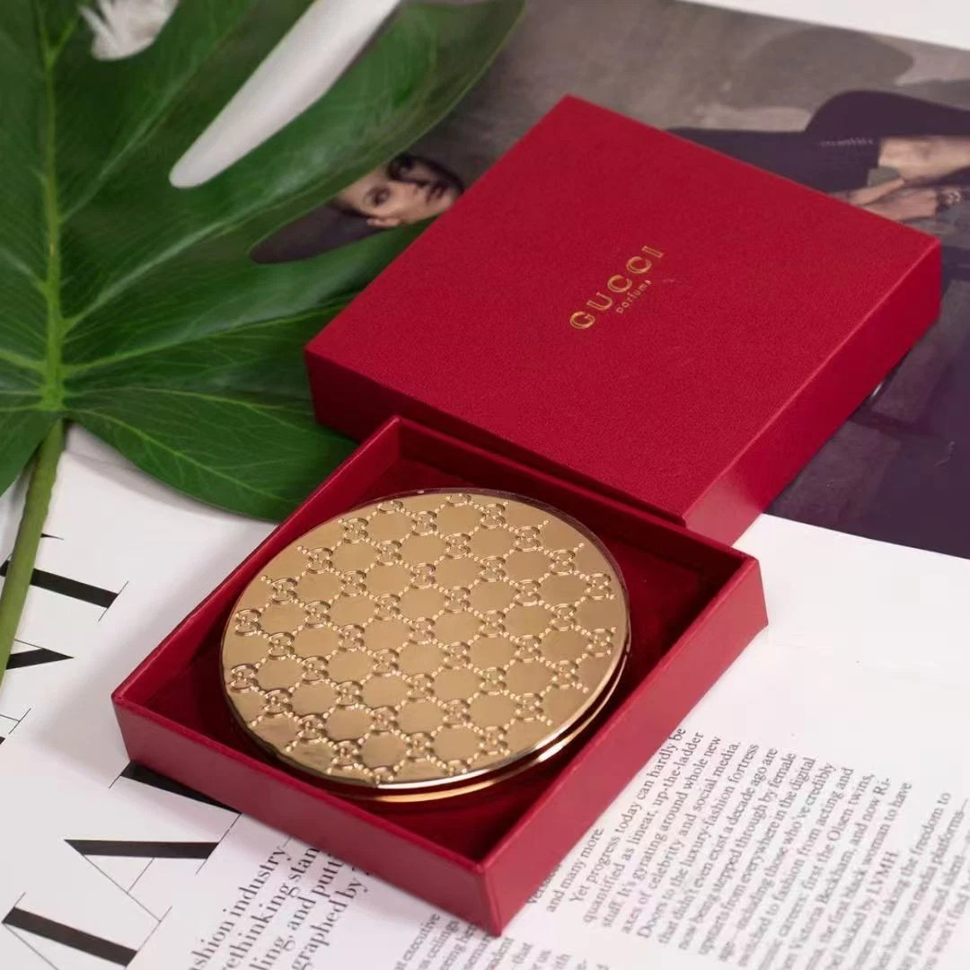 Gucci Cosmetic Beauty Makeup Compact Mirror in Gold Pattern with Box Gucci Cosmetic Beauty Makeup Compact Mirror in Gold Pattern with Box