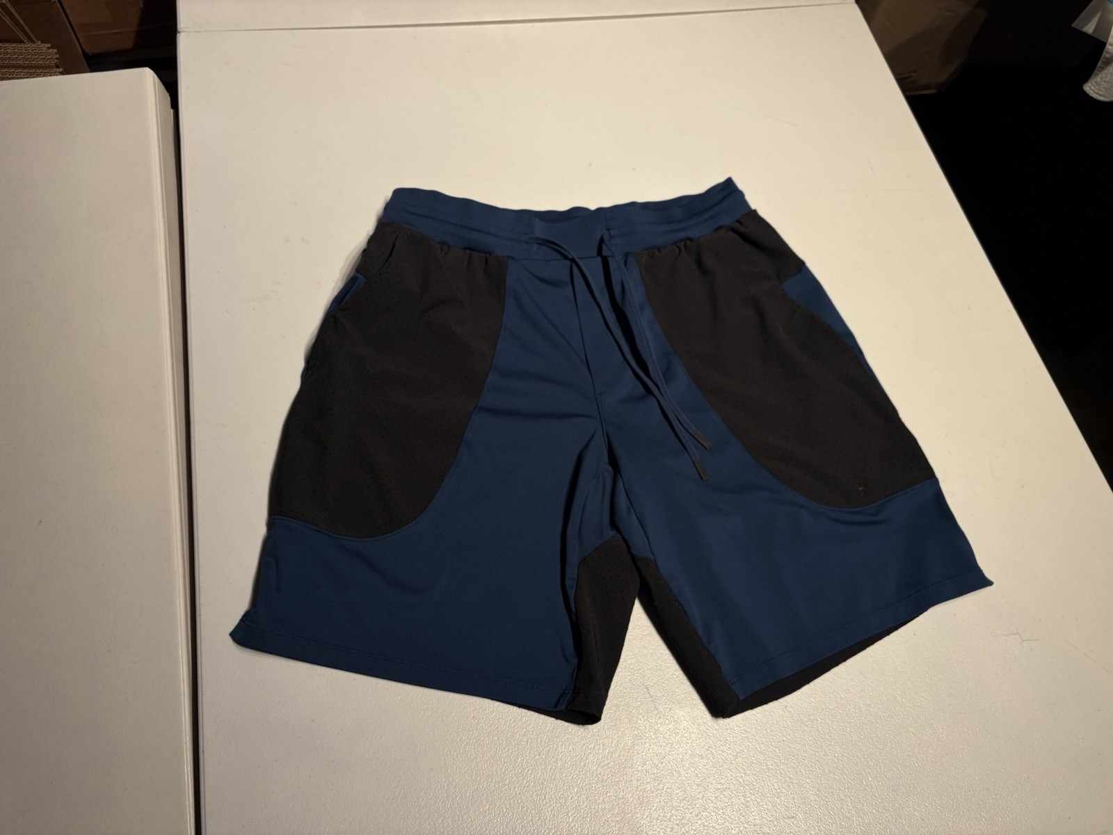 Lululemon Shorts Men\'s Small Onyx Blue Black Elevated Unlined Gym Yoga 8” Inseam