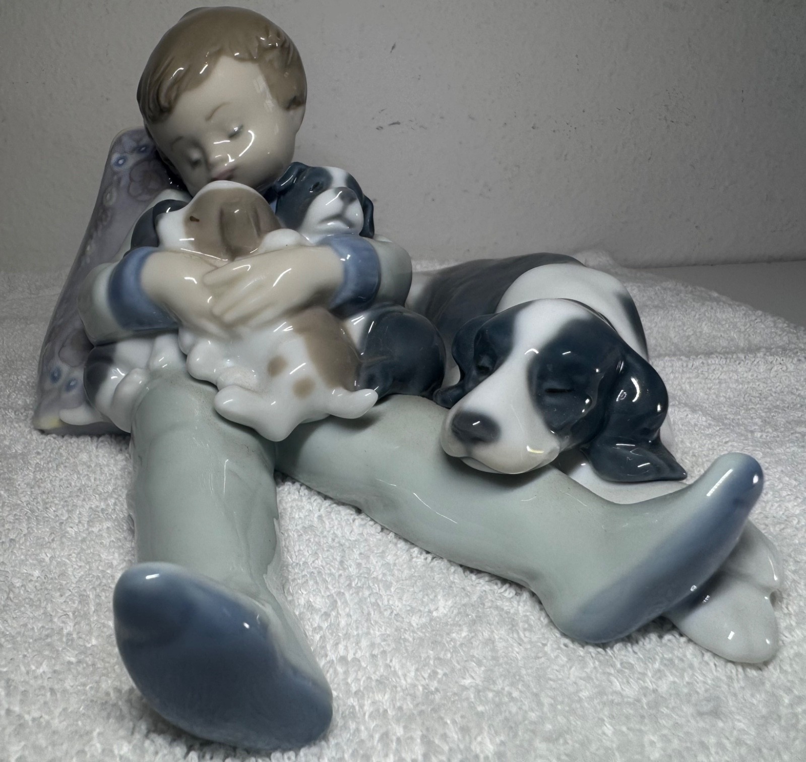 Reduced LLADRO PORCELAIN FIGURINE-SWEET DREAMS Model No. 1535