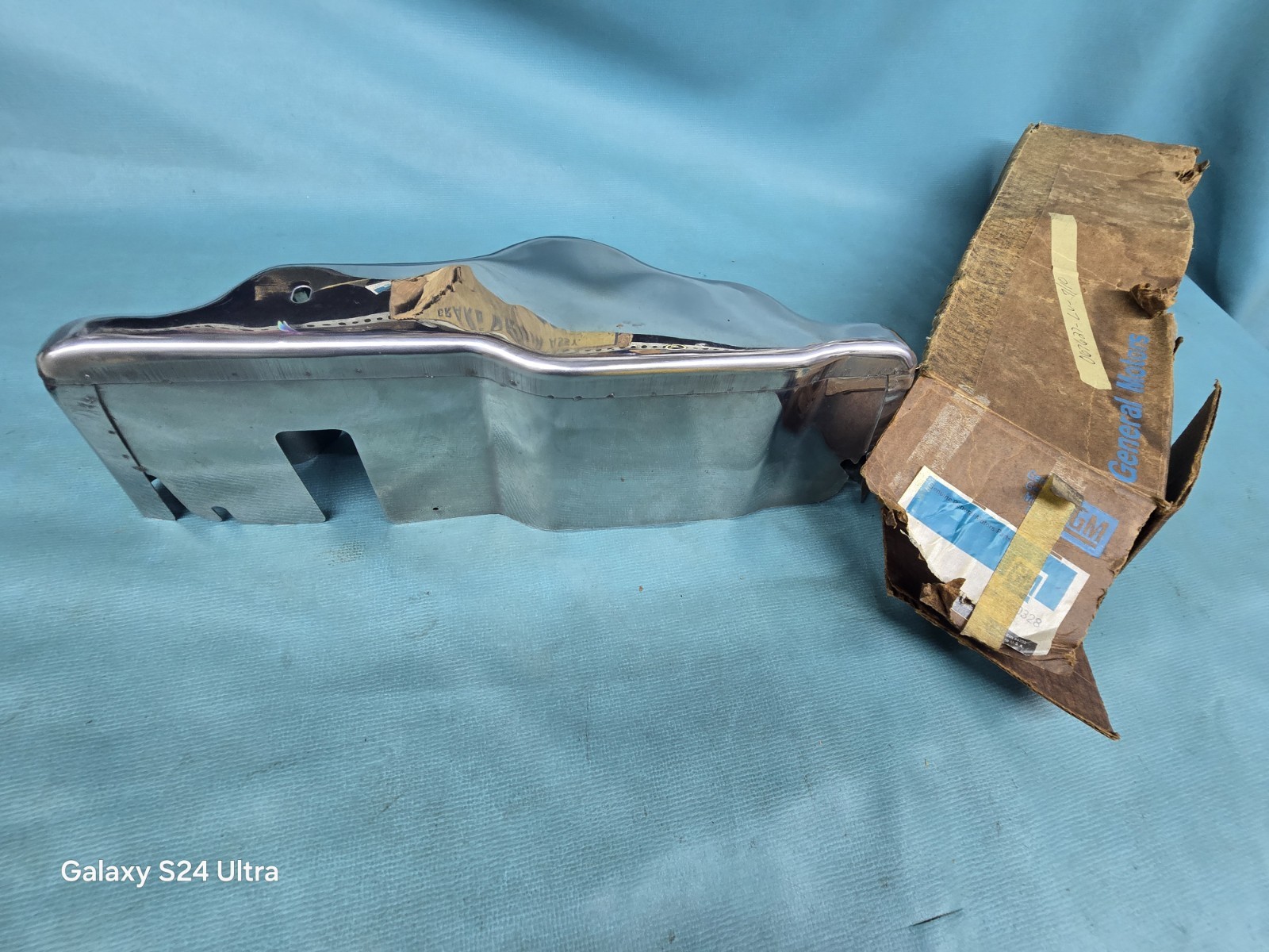 NOS 60 61 CORVETTE DISTRIBUTOR SHIELDING TOP COVER 283 DAMAGED 1960 1961 NOS 60 61 CORVETTE DISTRIBUTOR SHIELDING TOP COVER 283 DAMAGED 1960 1961
