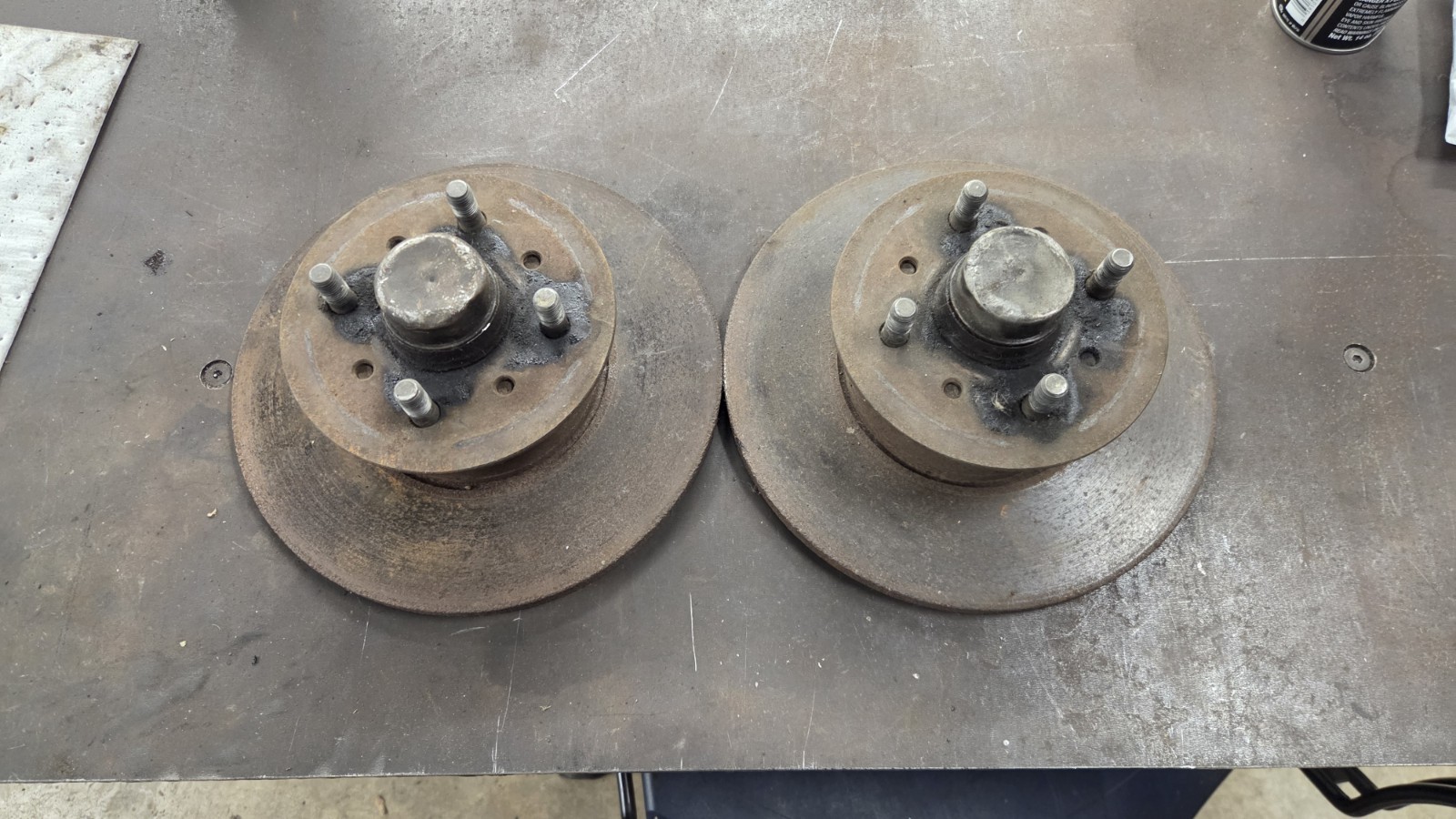 BMW 1500-2000CS 1502-2002tii Front Wheel Hub Set Left Right 2634002 E10