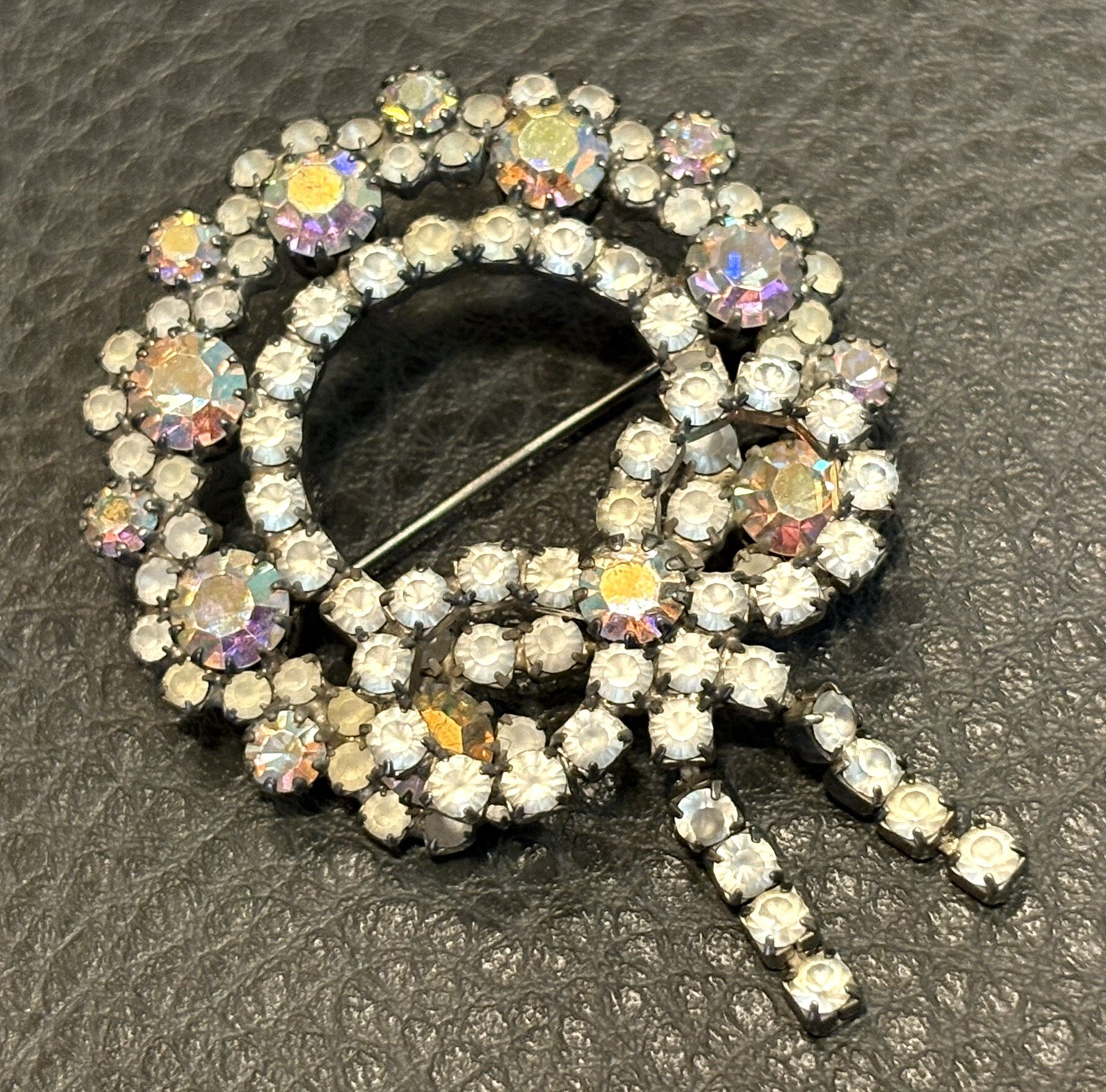 VTG Crystal Aurora Borealis & Frosted Rhinestone Crystal Wreath Pin Brooch 2” VTG Crystal Aurora Borealis & Frosted Rhinestone Crystal Wreath Pin Brooch 2”