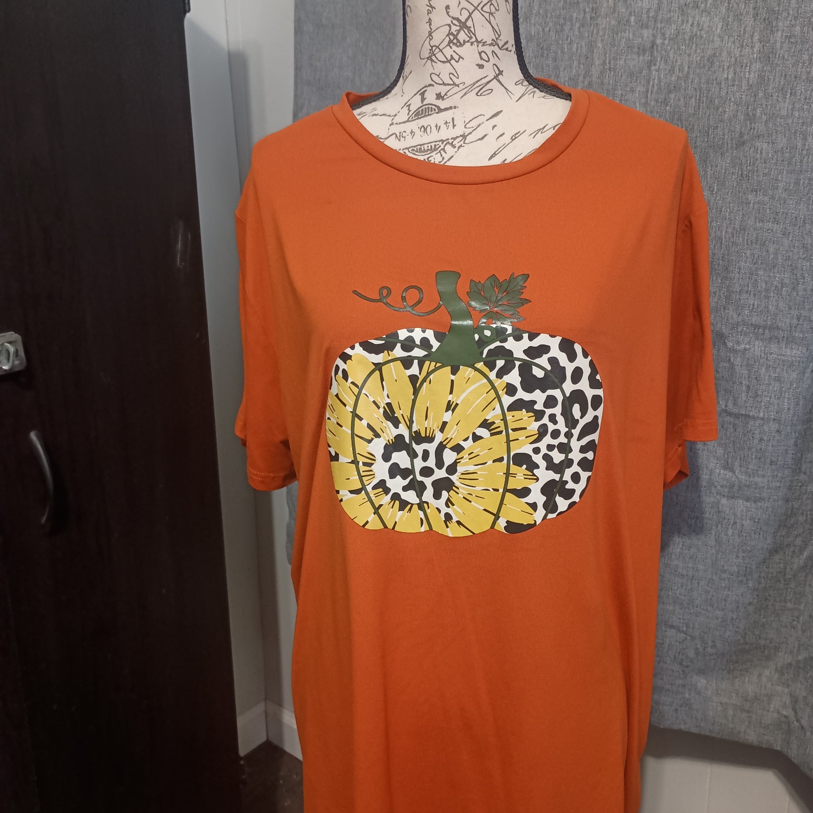SHEIN CURVE Women’s Plus 3XL Orange Halloween Pumpkin Graphic Crew T-Shirt SHEIN CURVE Women’s Plus 3XL Orange Halloween Pumpkin Graphic Crew T-Shirt