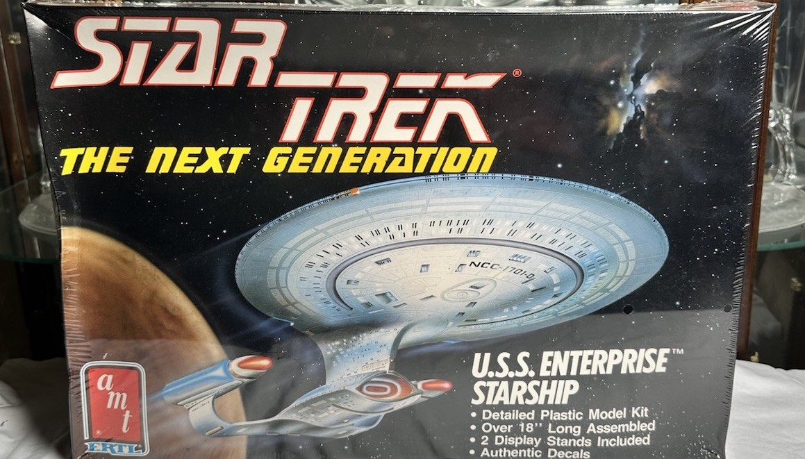 AMT Ertl Star Trek Next Generation USS Enterprise Model Kit 6619 Vintage 1988