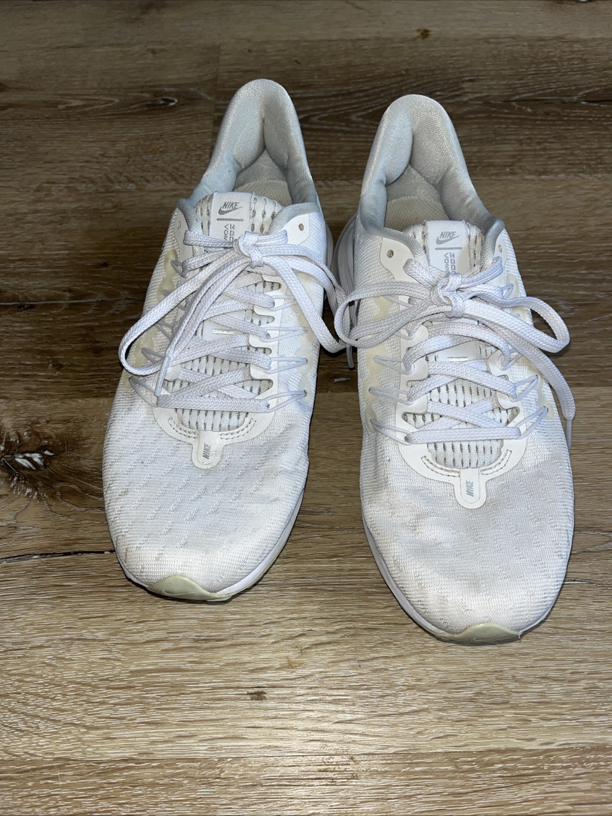 nike zoom vomero 5 women\'s shoes Size 7.5  White With Silver 2019