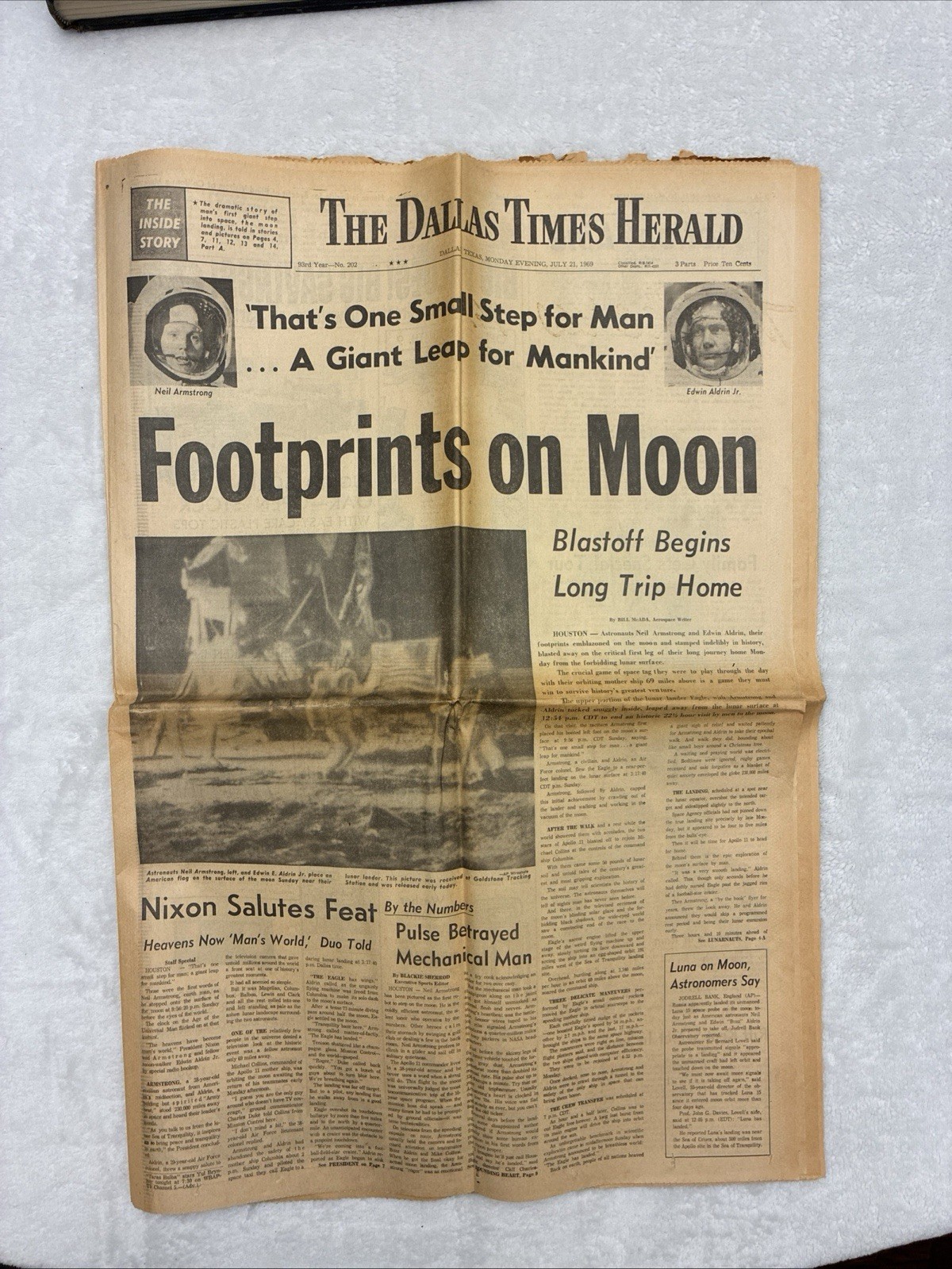 VTG The Dallas Times Herald: July 21, 1969, Footprints on Moon \ VTG The Dallas Times Herald: July 21, 1969, Footprints on Moon \