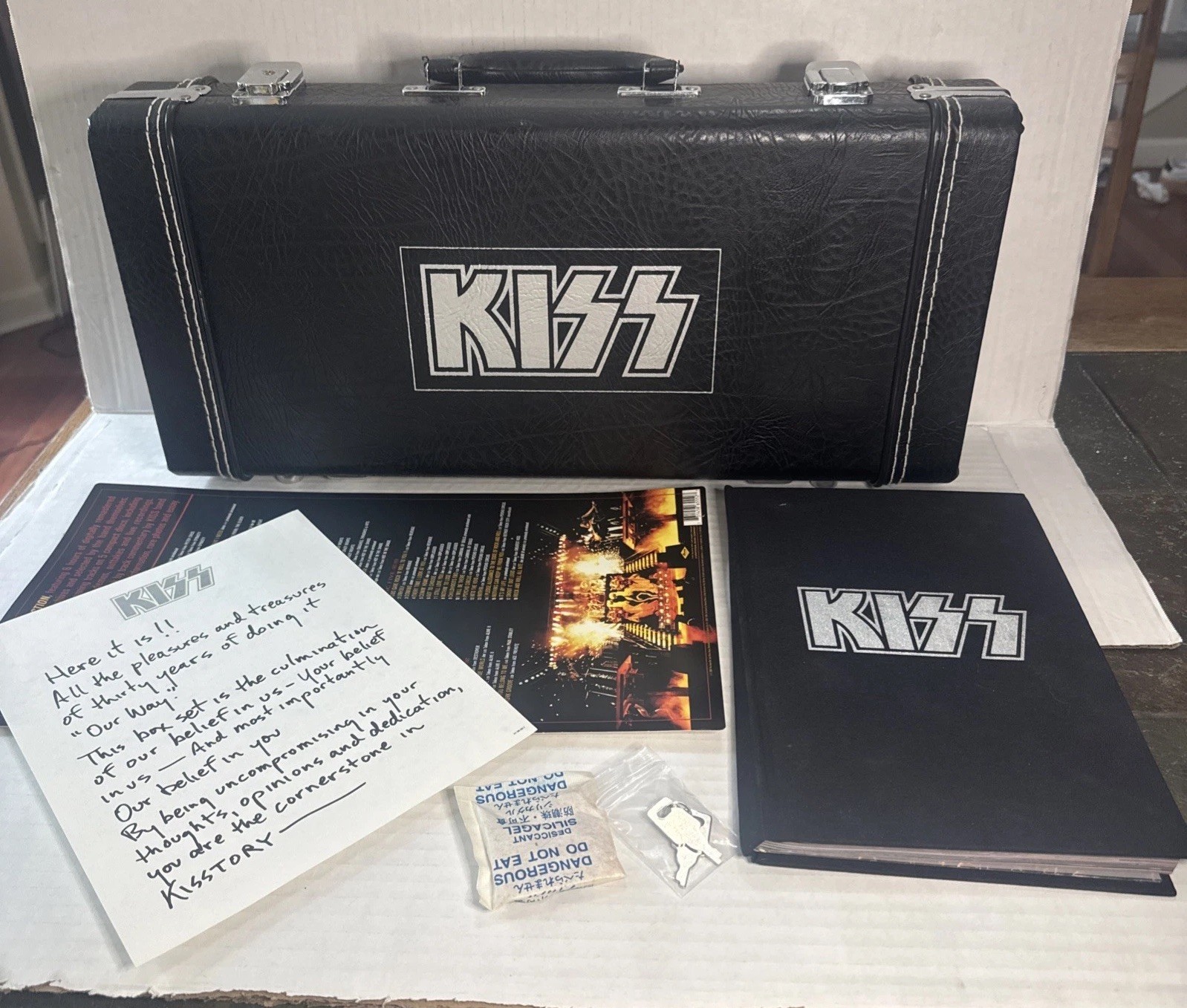 Kiss Box Set Guitar Case Special Ltd. Edition (5 CDs) With Keys