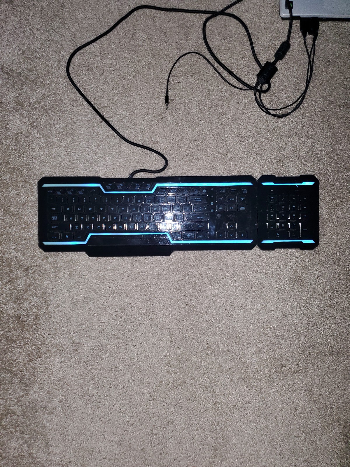 Razer Tron Legacy Disney Gaming Keyboard w/ numberpad -Tested Razer Tron Legacy Disney Gaming Keyboard w/ numberpad -Tested