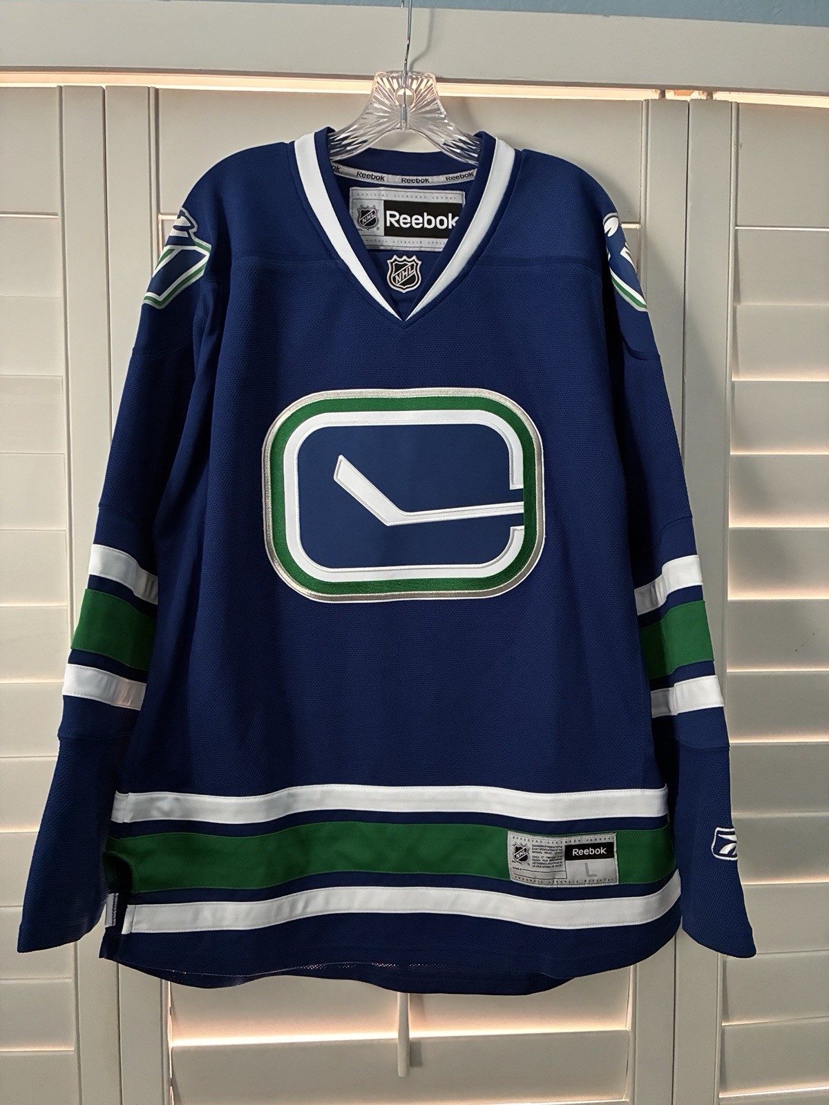 Vancouver Canucks Reebok NHL Hockey Jersey, Size Large
