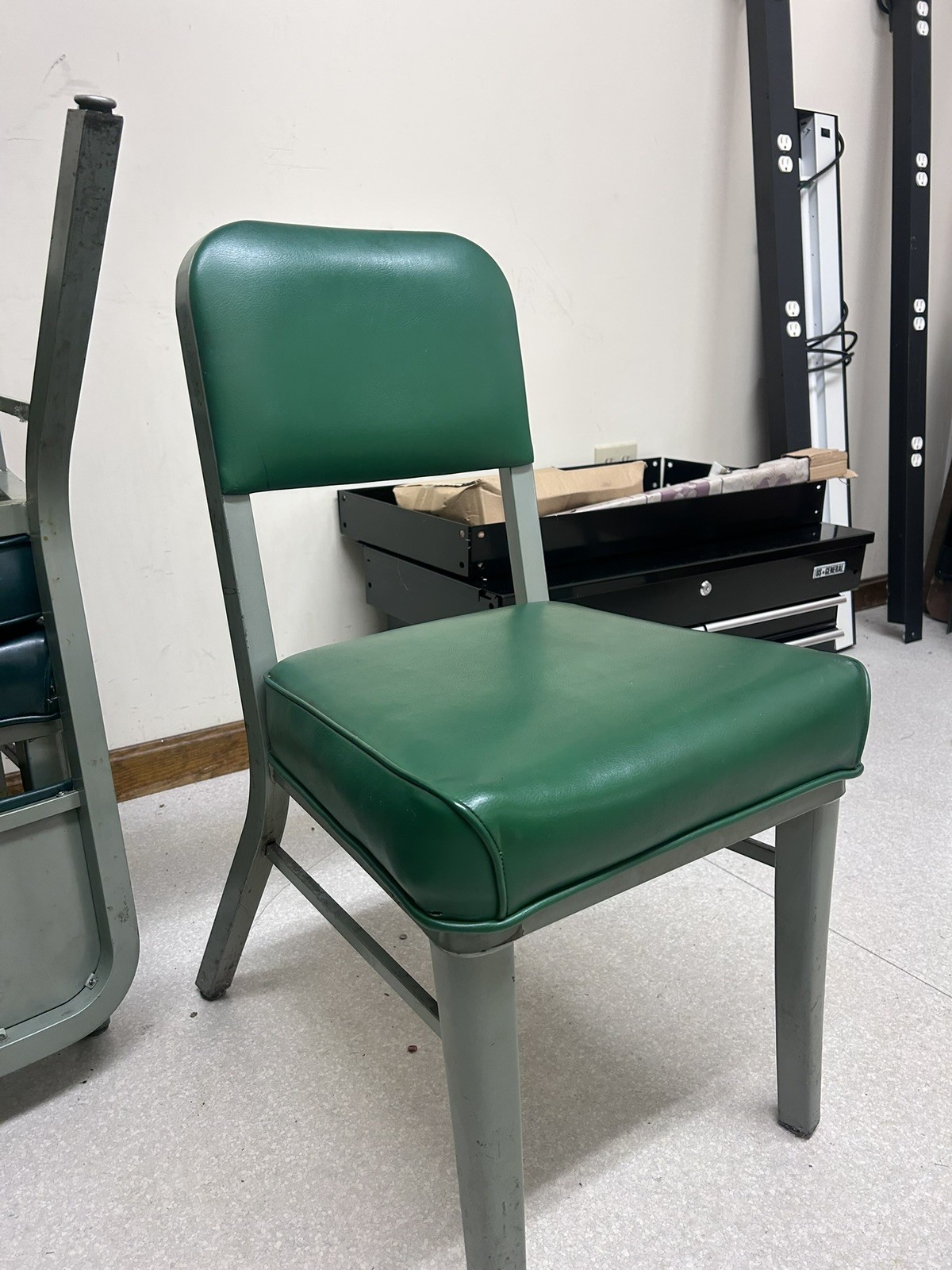 Vintage Steelcase Inc. Emerald Green Chairs in adequate condition (set of 9) Vintage Steelcase Inc. Emerald Green Chairs in adequate condition (set of 9)