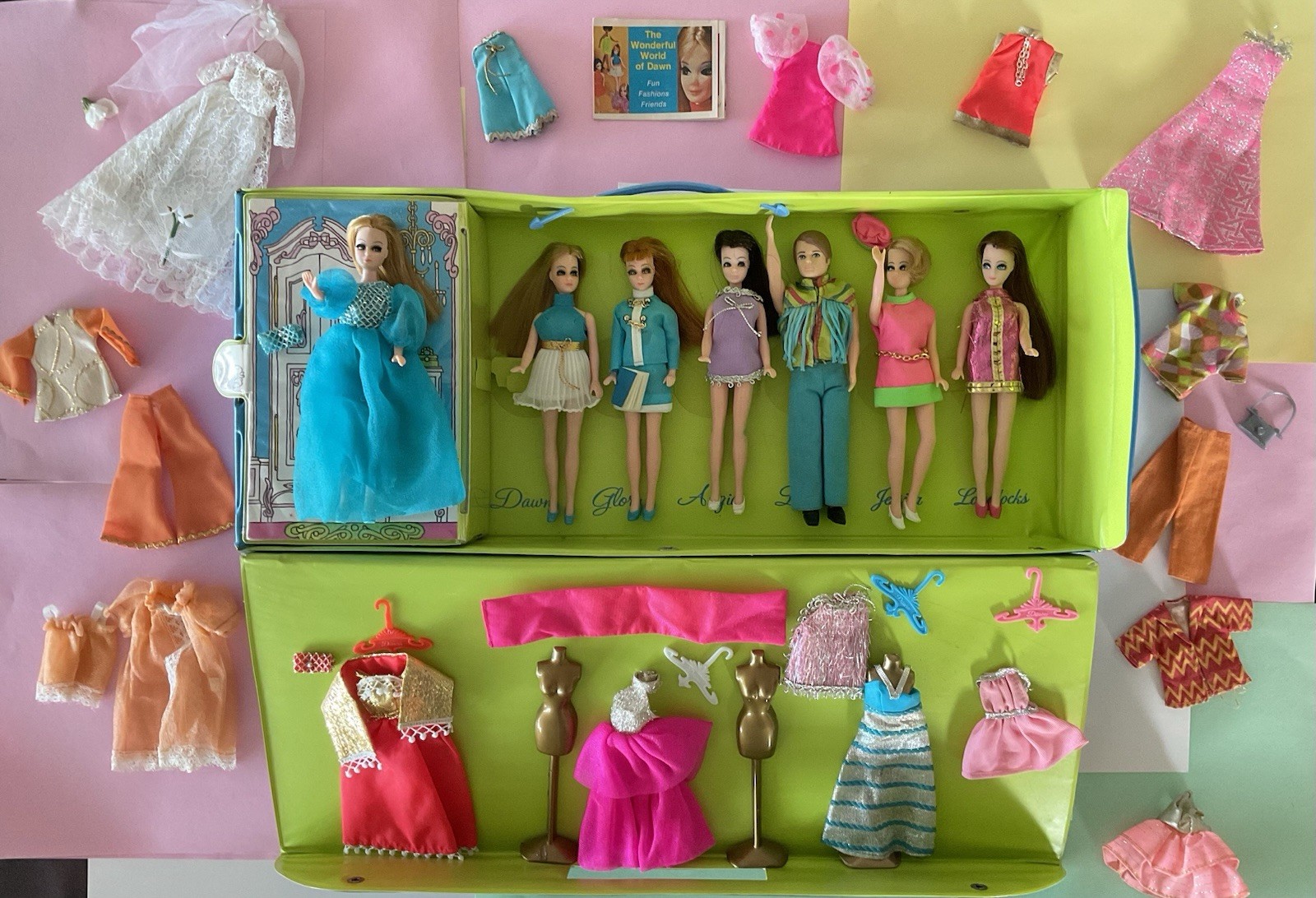 Vintage ‘70’s Topper Dawn Doll LOT- 7 Dolls Case & Accessories In Good Condition