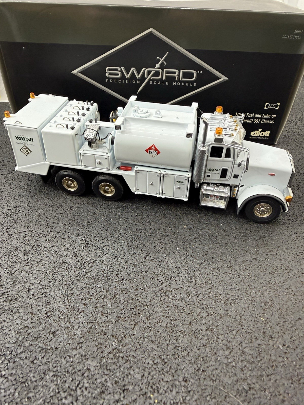 Sword 1:50 Elliott Fuel & Lube RARE WALSH livery Peterbilt 357 Sword 1:50 Elliott Fuel & Lube RARE WALSH livery Peterbilt 357