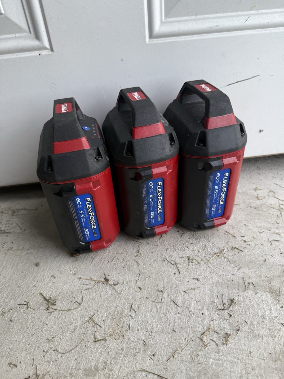 3x Toro 60V Flex-Force 2.5ah Batteries 3x Toro 60V Flex-Force 2.5ah Batteries