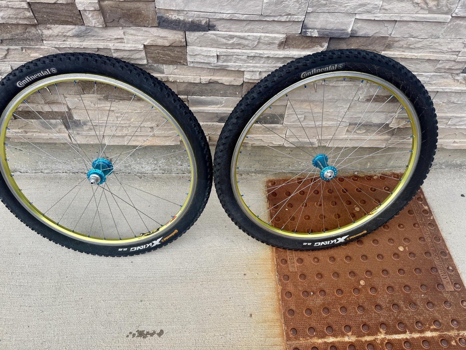 Vintage Chris King 32-hole wheelset - RIM, 100/135mm Turquoise Citron Mavic X517
