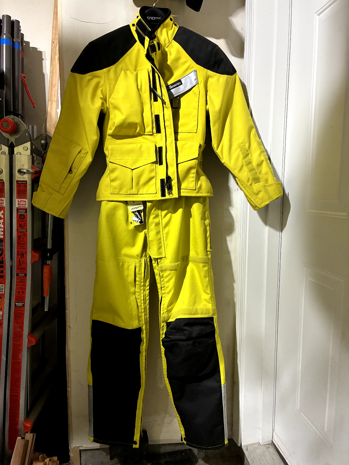 Aerostitch Women\'s Roadcrafter Classic Jacket (small) and Pants (size 8)