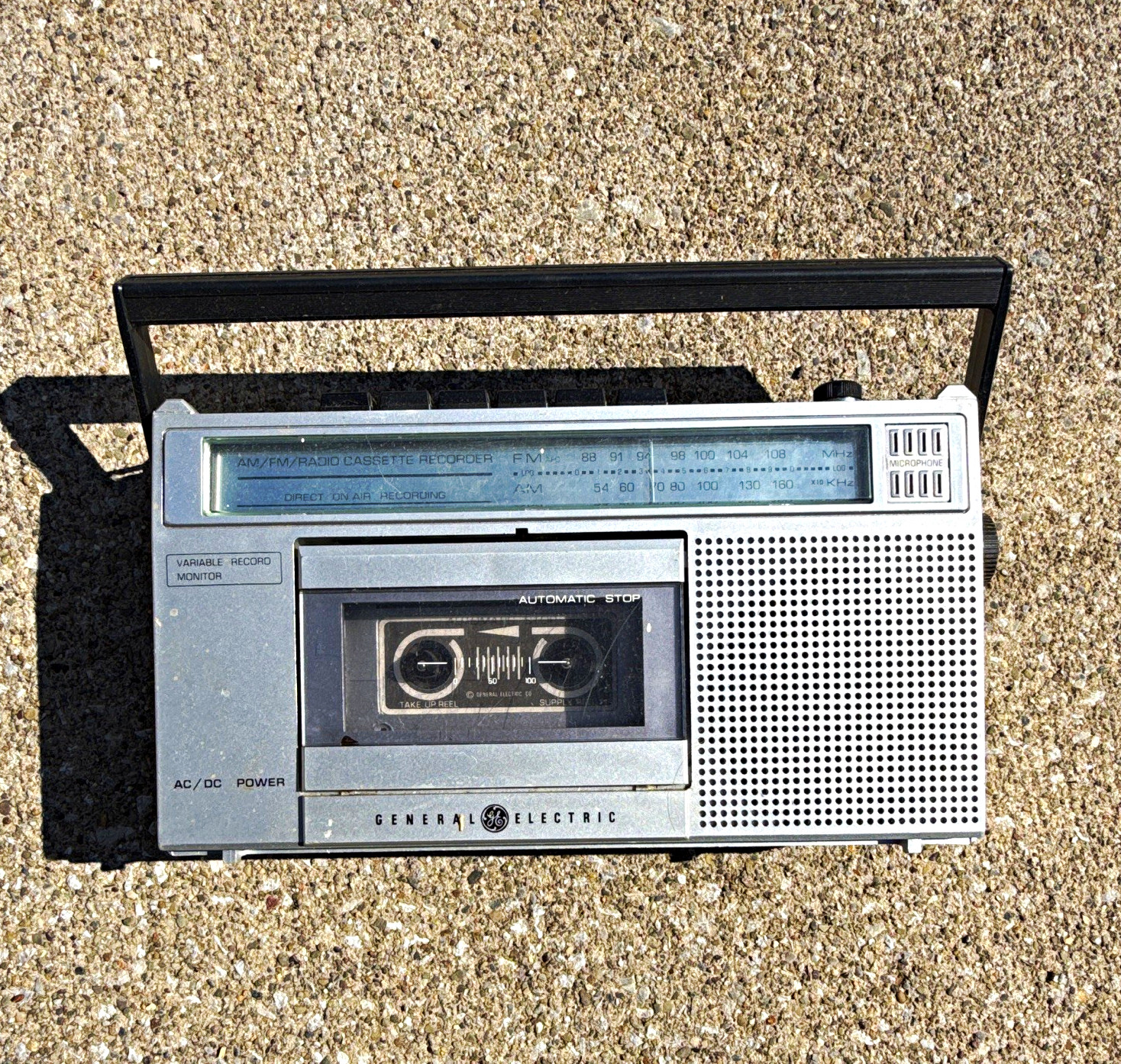 General Electric 3-5249B AM/FM Cassette Player/Recorder Silver/Black Mic/Phones General Electric 3-5249B AM/FM Cassette Player/Recorder Silver/Black Mic/Phones