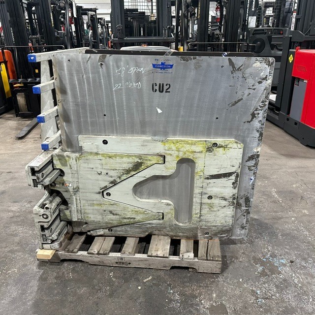 2021 Cascade R25D-CCB-350 Used Carton Clamp Forklift Attachment 2021 Cascade R25D-CCB-350 Used Carton Clamp Forklift Attachment