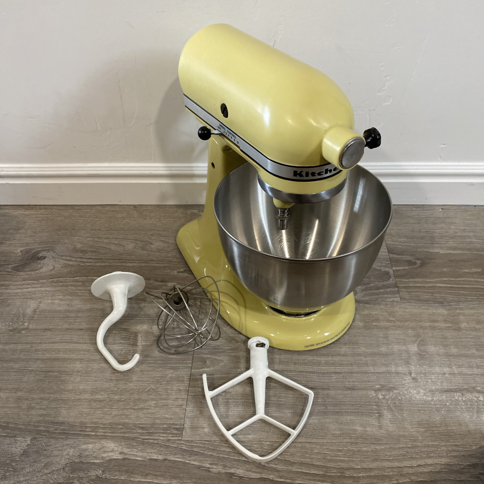 Vintage 1977 KitchenAid Hobart Tilt Head Mixer Harvest Yellow - TESTED Vintage 1977 KitchenAid Hobart Tilt Head Mixer Harvest Yellow - TESTED