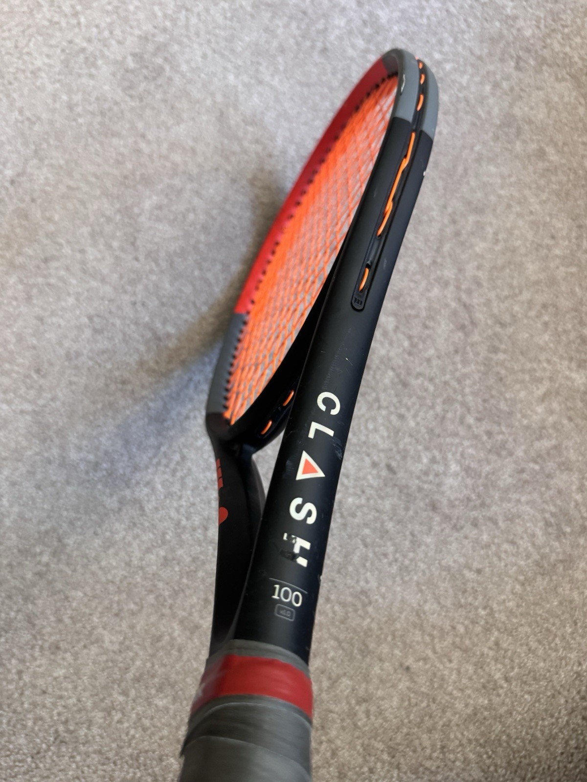 Tennis Racket Wilson Clash 100 V1 (Grip Size 4 1/4) Tennis Racket Wilson Clash 100 V1 (Grip Size 4 1/4)