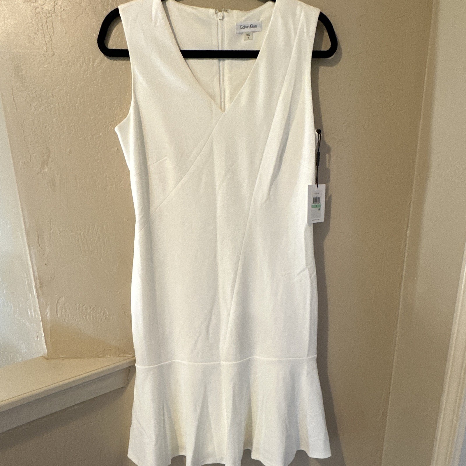 Calvin Klein Women\'s White dress size 8 Sleeveless Give shape to the body Calvin Klein Women\'s White dress size 8 Sleeveless Give shape to the body