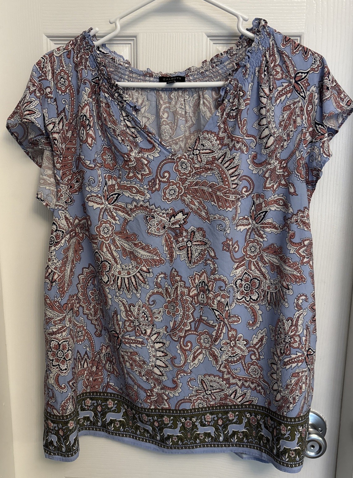 Talbots Women’s Blouse Top Size XL Blue Floral Sleeveless Talbots Women’s Blouse Top Size XL Blue Floral Sleeveless