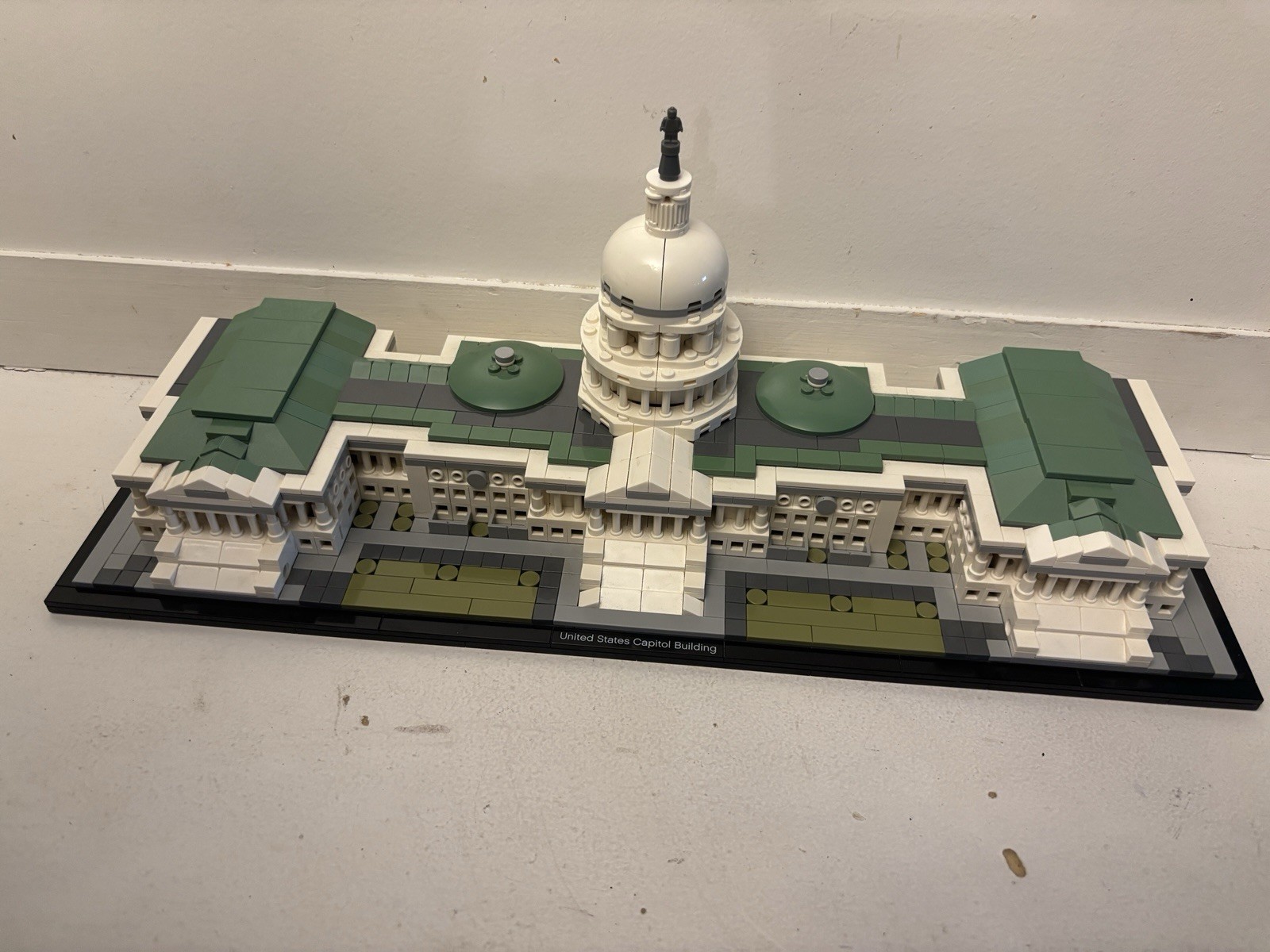 LEGO Architecture United States Capitol Building 21030 1032pcs Set Without Box LEGO Architecture United States Capitol Building 21030 1032pcs Set Without Box
