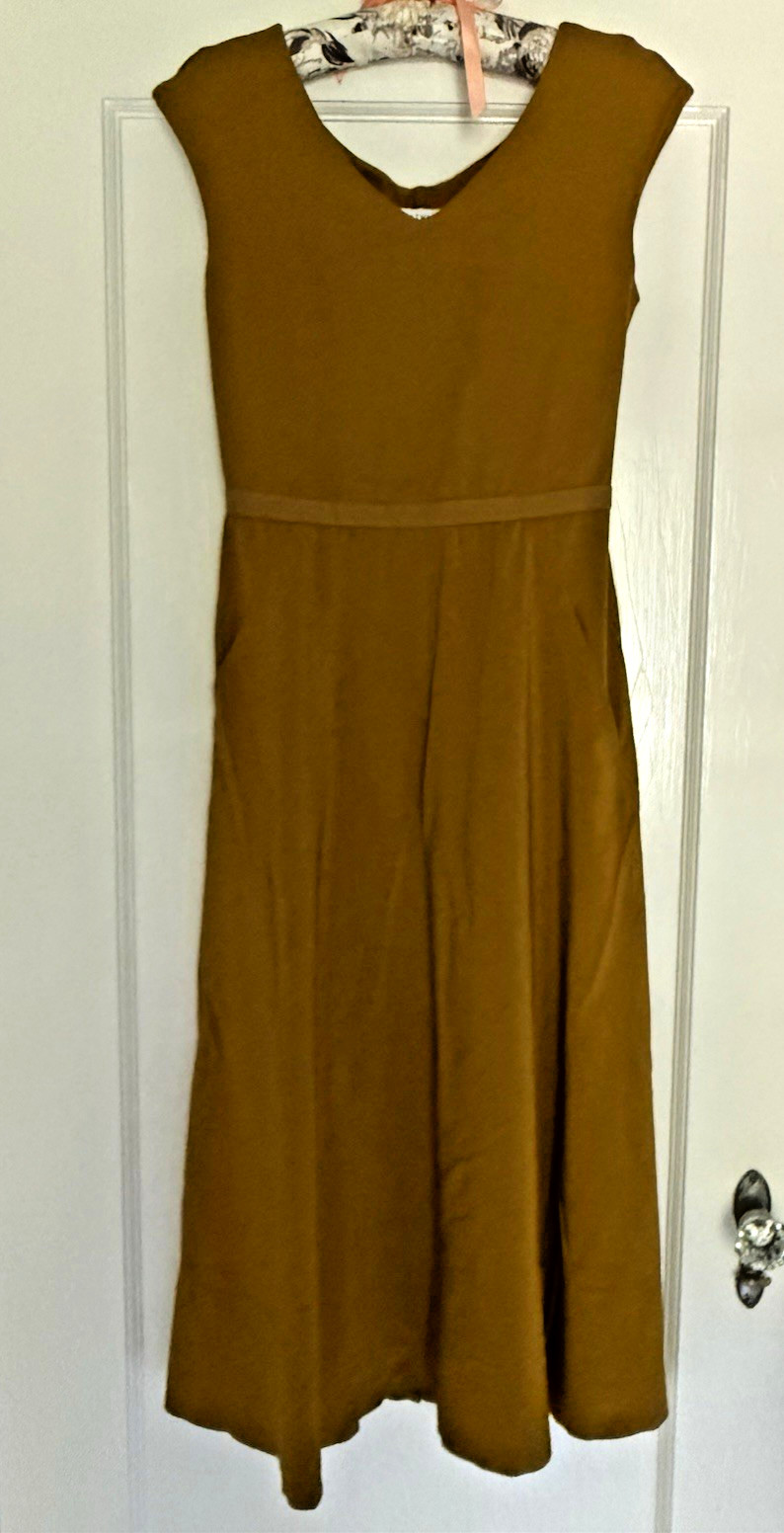 Athleta Mustard Ryder Midi Dress US-S Sleeveless Scoop Neck Cutout Lined Pockets Athleta Mustard Ryder Midi Dress US-S Sleeveless Scoop Neck Cutout Lined Pockets
