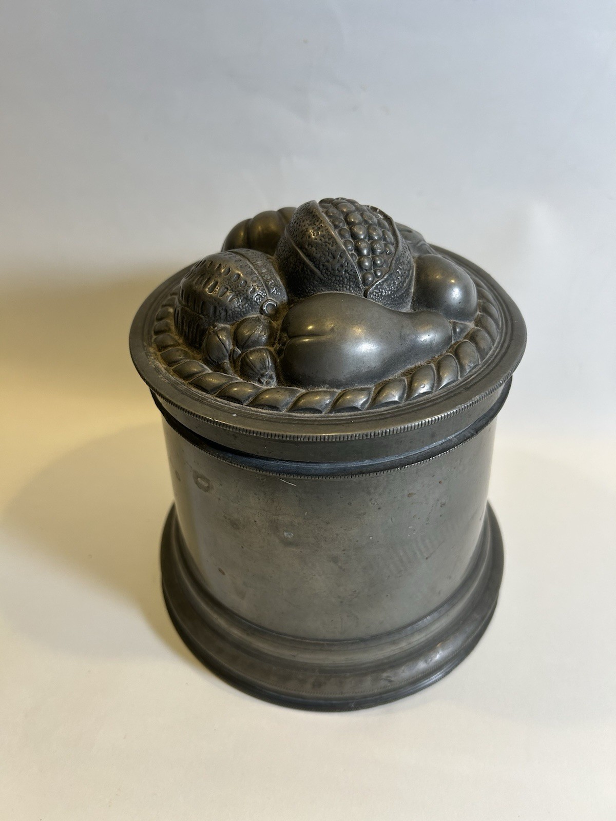 LARGE ANTIQUE 1800\'s ENGLISH PEWTER ICE CREAM BANQUET PUDDING MOLD 6.10 LBS LARGE ANTIQUE 1800\'s ENGLISH PEWTER ICE CREAM BANQUET PUDDING MOLD 6.10 LBS
