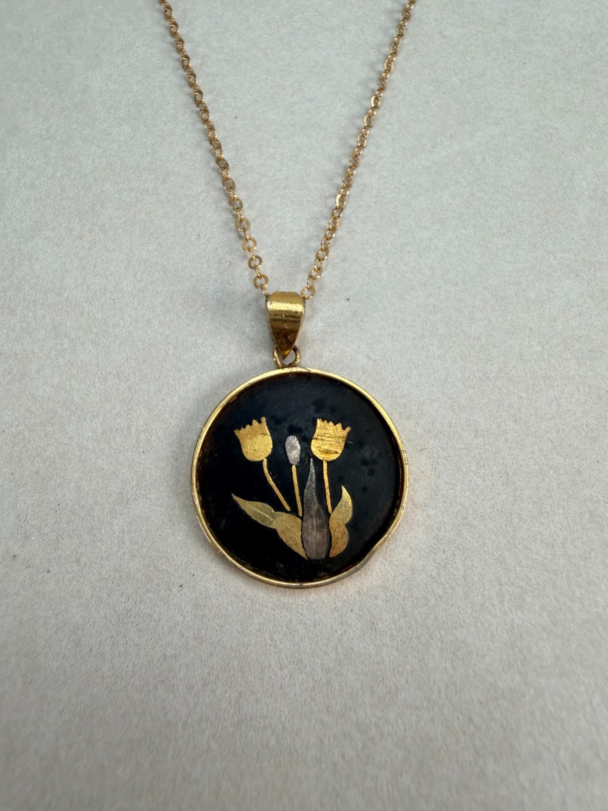 Vintage Japanese Amita Vintage Damascene Gold Tone Floral Pendant Necklace 17\ Vintage Japanese Amita Vintage Damascene Gold Tone Floral Pendant Necklace 17\