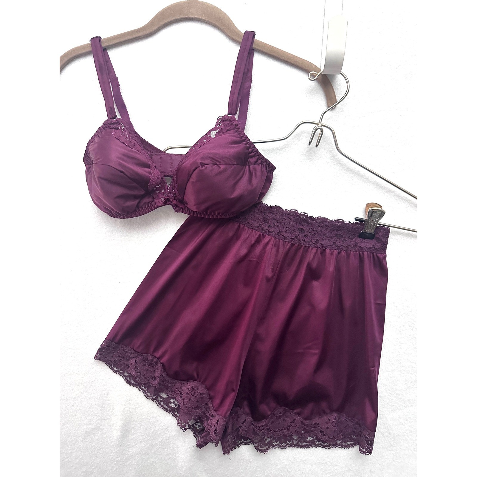 Vintage Vassarette Lace Bra 32C Tap Shorts Sz 4 Set Plum Purple Burgundy Wine Vintage Vassarette Lace Bra 32C Tap Shorts Sz 4 Set Plum Purple Burgundy Wine