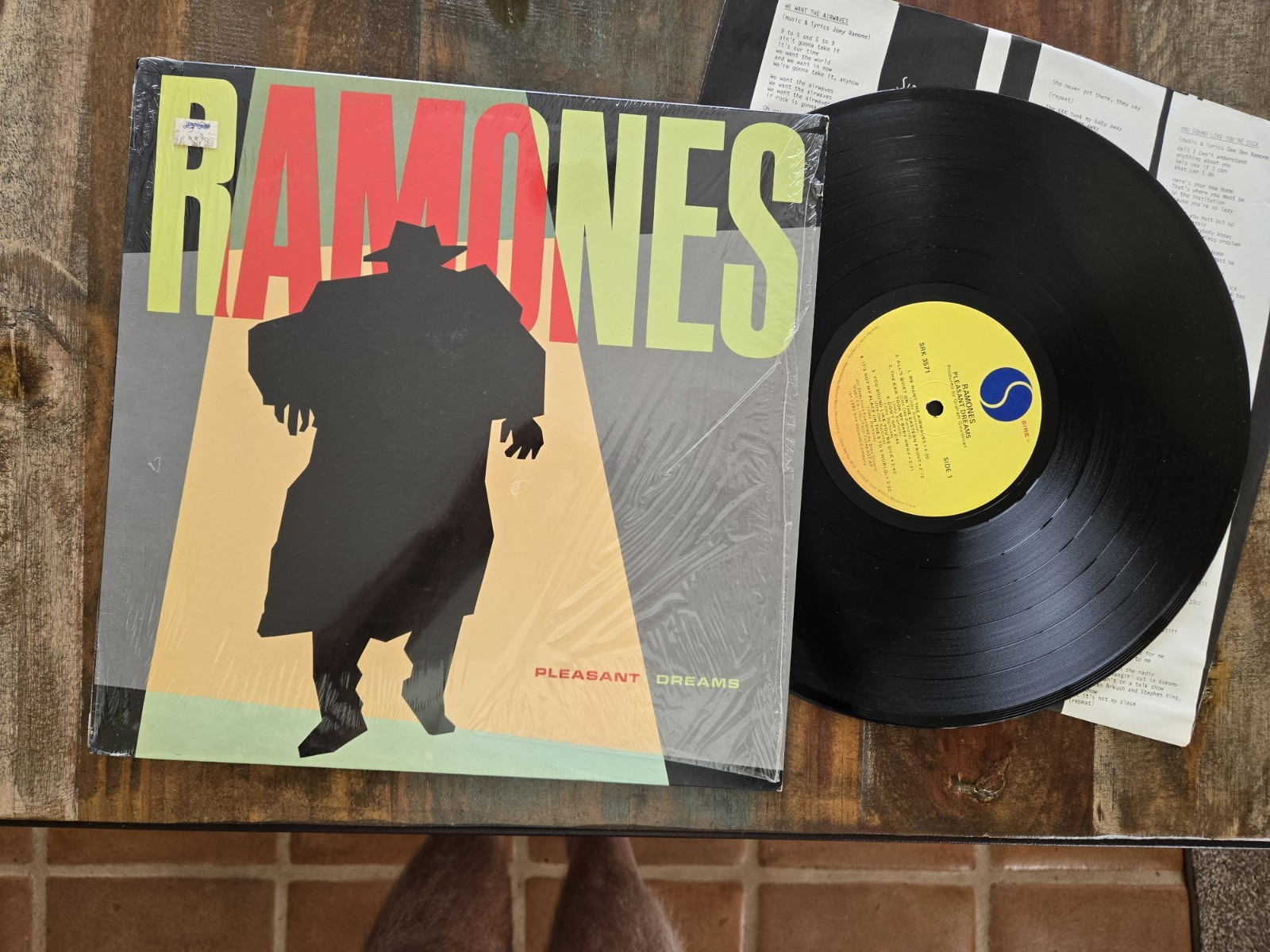 THE RAMONES Pleasant Dreams SHRINK NM 1981 Sire LP first w/ insert STRAWBERRY THE RAMONES Pleasant Dreams SHRINK NM 1981 Sire LP first w/ insert STRAWBERRY