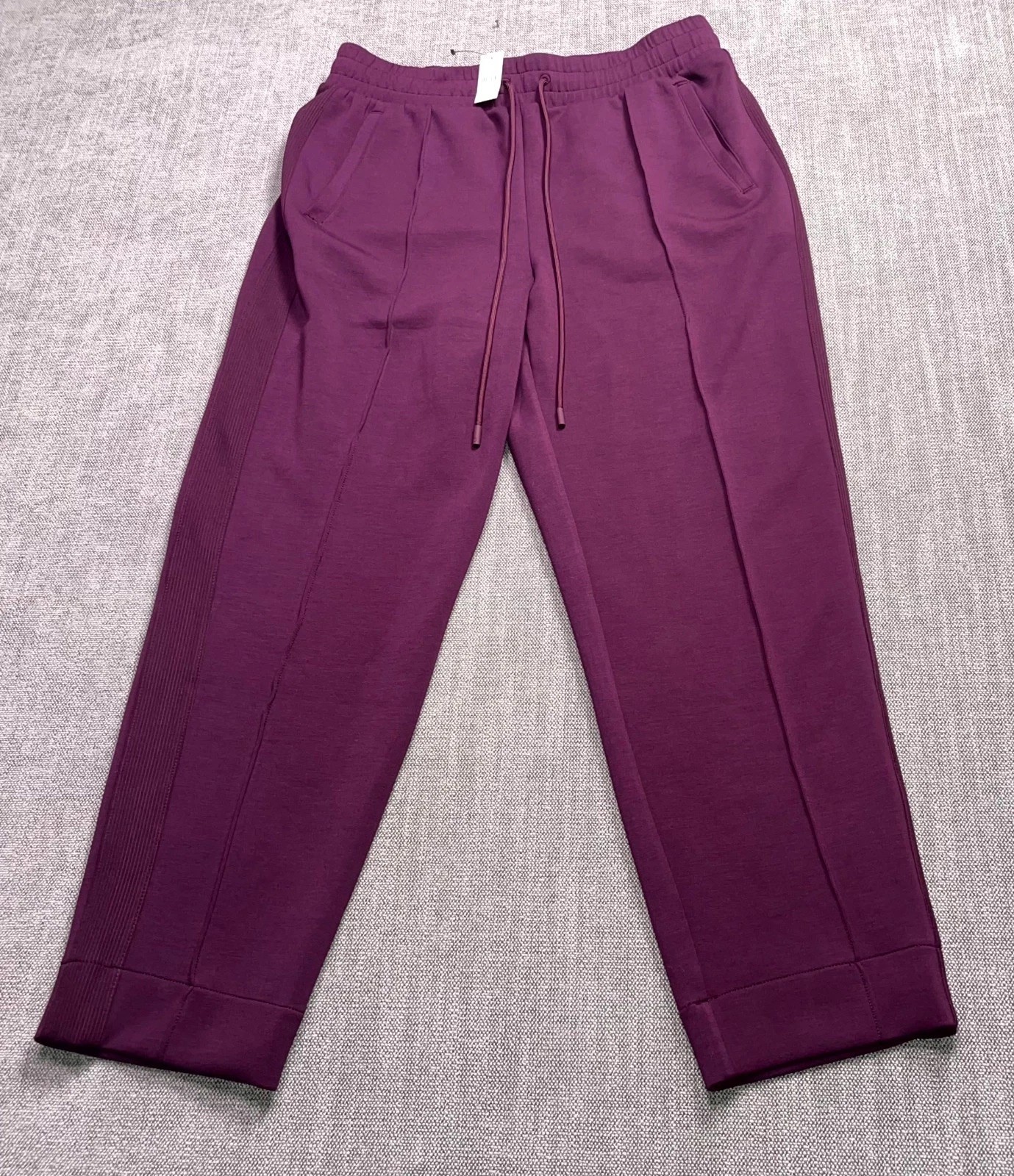 T by Talbots Joggers Pants Womens Medium Burgundy Stretch Pintuck Tapered Leg T by Talbots Joggers Pants Womens Medium Burgundy Stretch Pintuck Tapered Leg