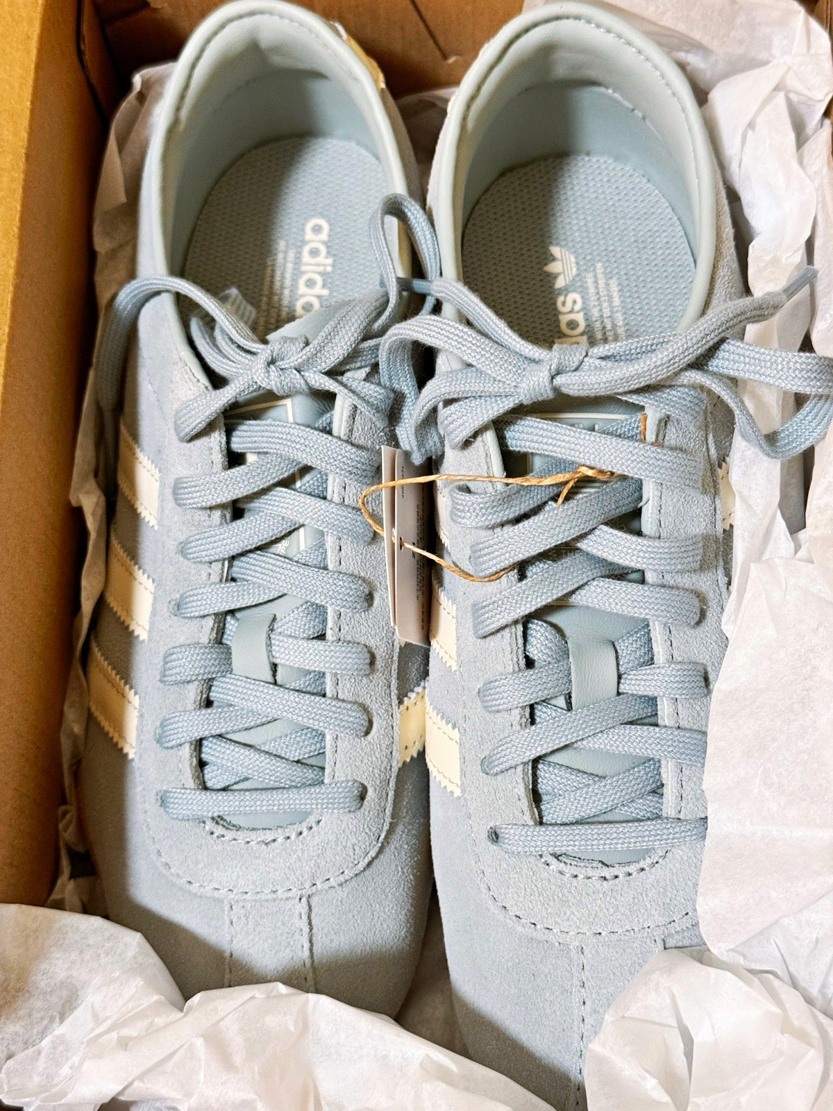 adidas Tokyo Suede Low Top Women’s Sneakers Wonder Sage/Off White/Gum KI3585 adidas Tokyo Suede Low Top Women’s Sneakers Wonder Sage/Off White/Gum KI3585
