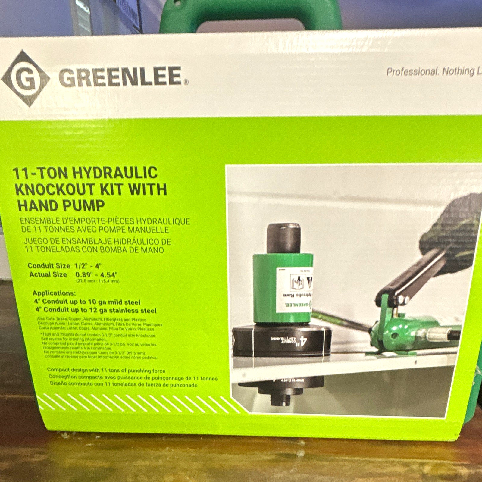 Greenlee 7306SB 11-Ton Hydraulic Knockout Kit with Hand Pump