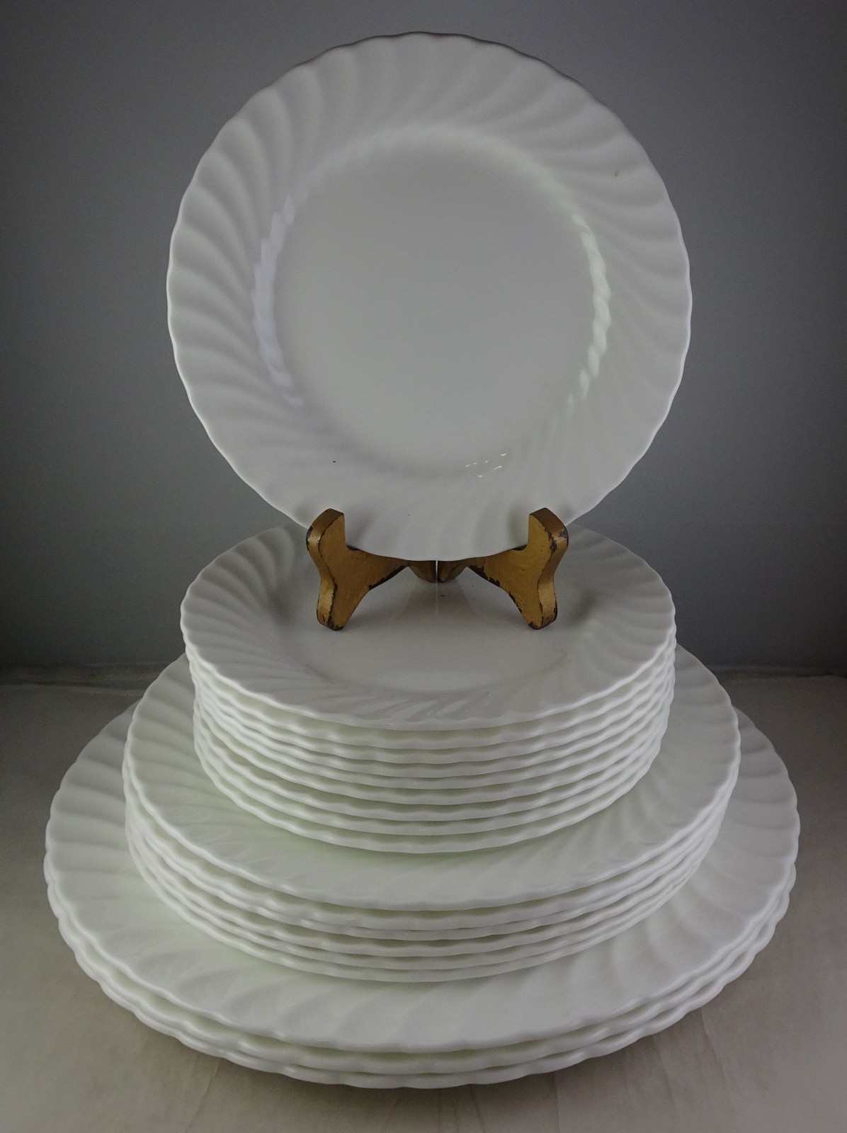 Aynsley White Swirl - Three Dinner Plates, Six Salad & Ten Bread No Trim Bone