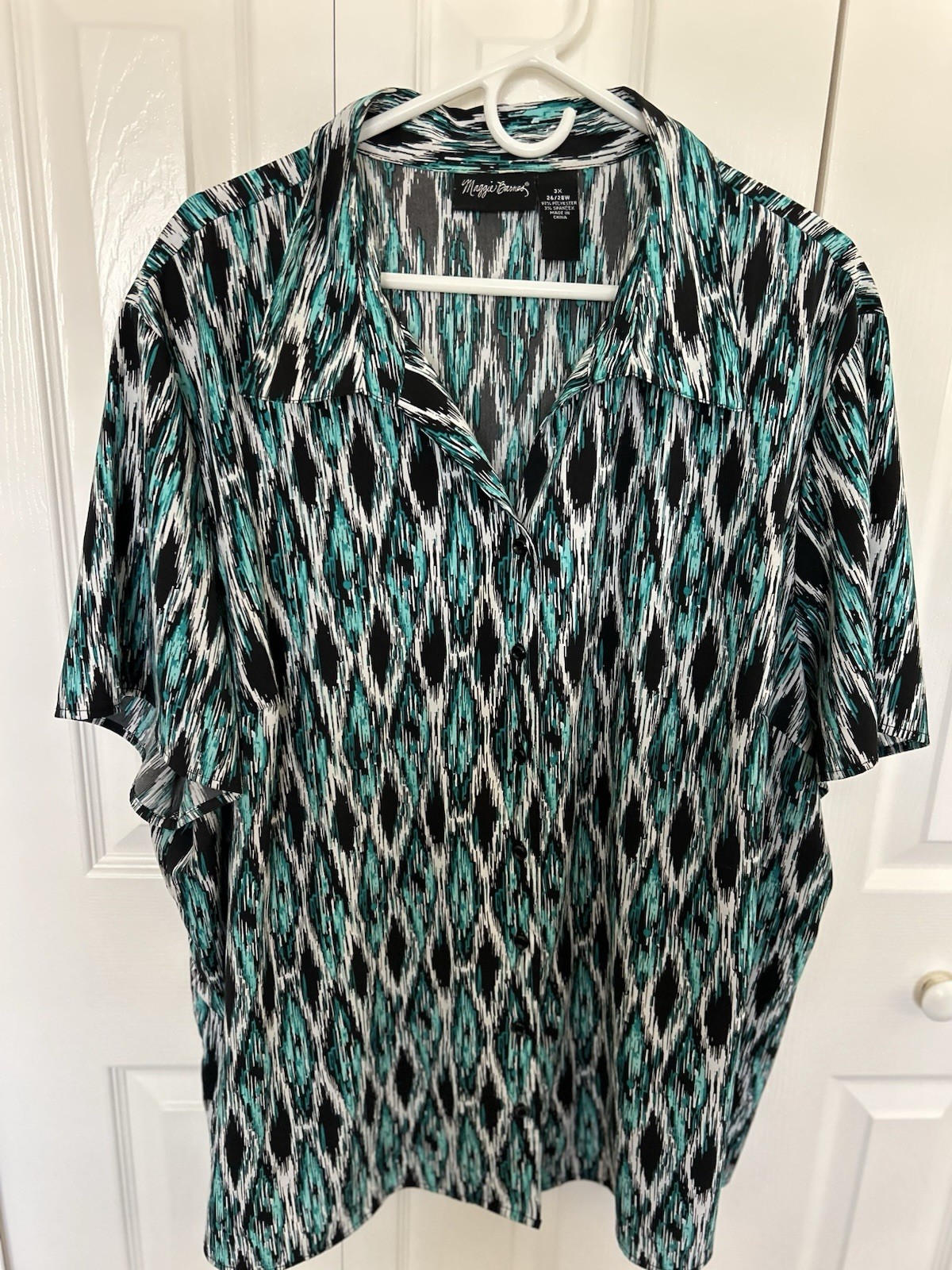 Maggie Barnes Multicolor Print Top Size 3X Button Front 