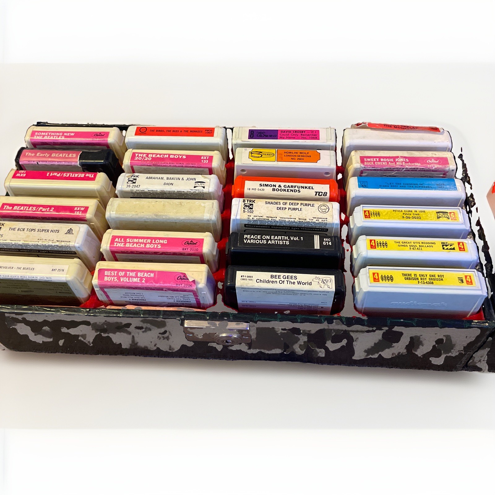 3- VINTAGE 8 TRACK CASSETTE CASES AND 68 8 TRACK CASSETTES ALL ARTISTS FROM 70’s 3- VINTAGE 8 TRACK CASSETTE CASES AND 68 8 TRACK CASSETTES ALL ARTISTS FROM 70’s