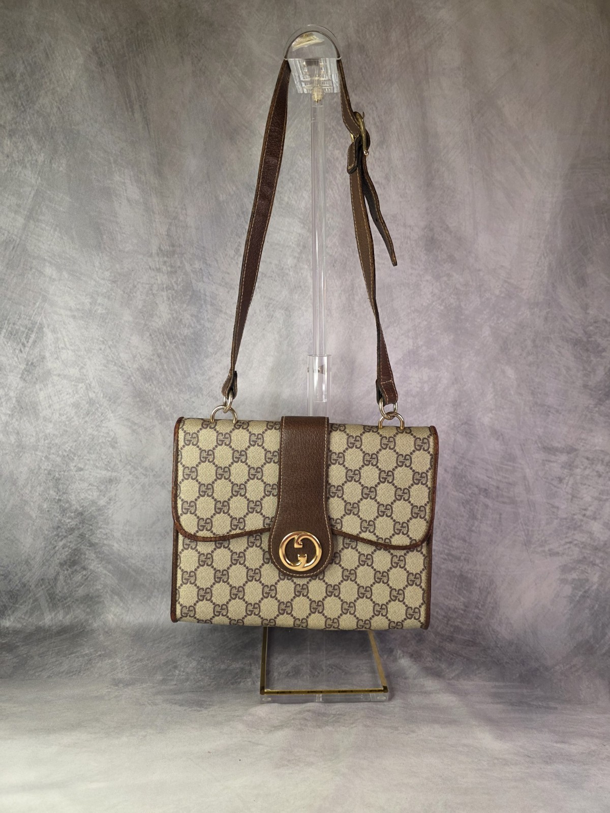 Authentic Vintage Gucci GG Supreme Flap Crossbody Bag Brown Leather Authentic Vintage Gucci GG Supreme Flap Crossbody Bag Brown Leather