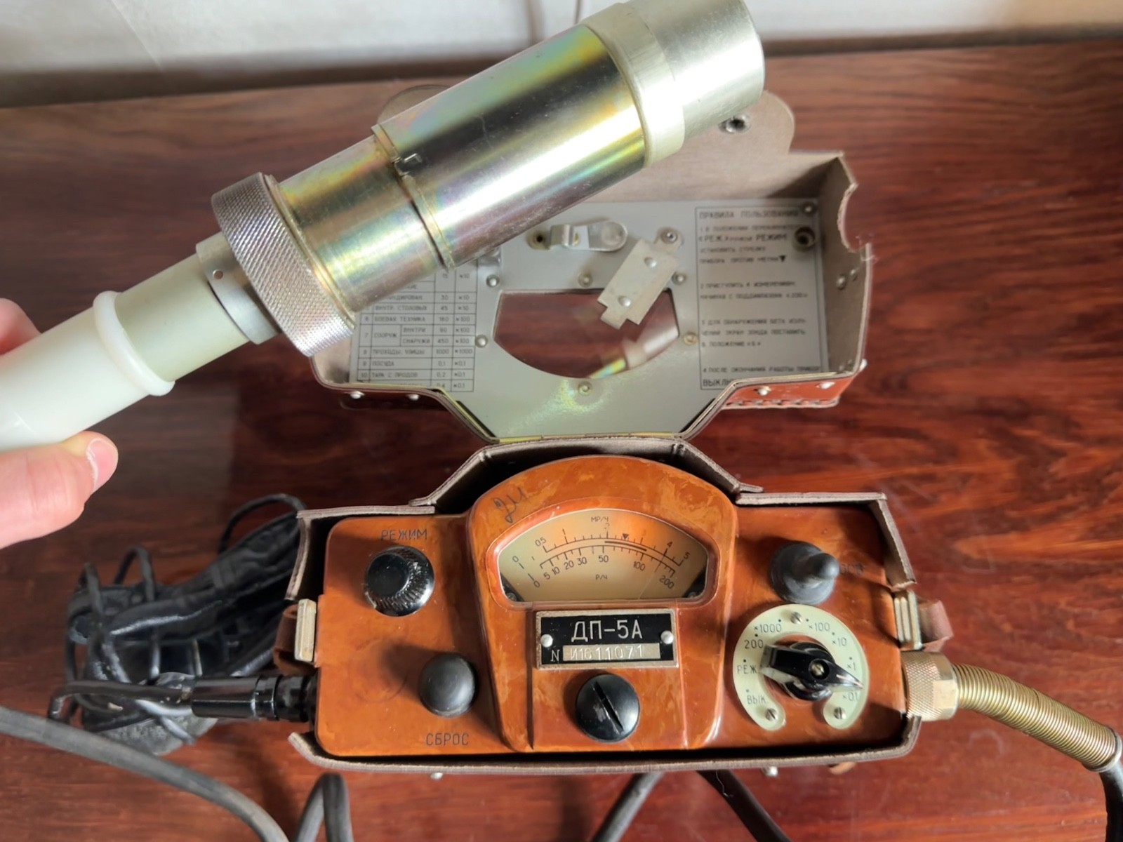 RARE DP-5A Soviet Army Dosimeter B-8 Check Source Geiger Counter – Works Well