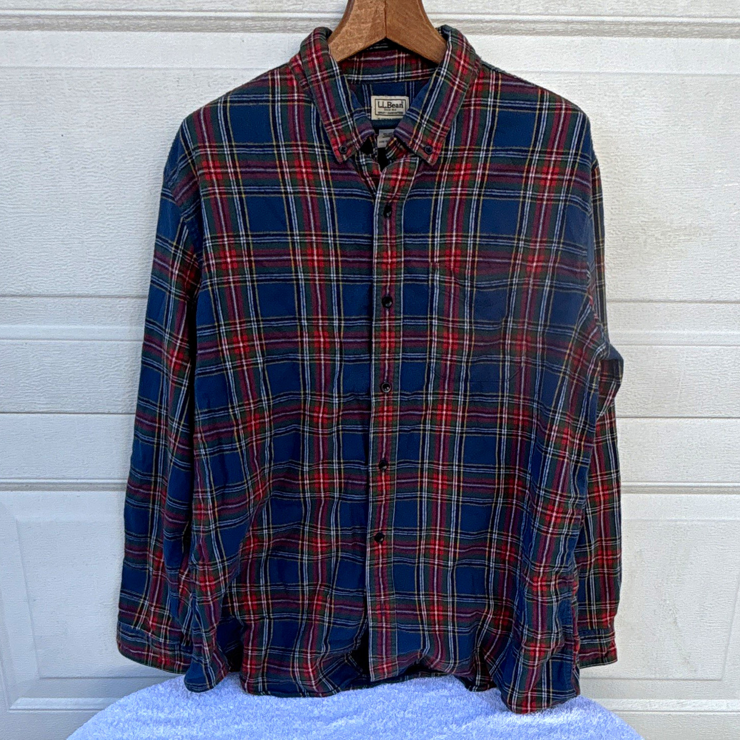 L.L.Bean Men\'s XL Regular Blue Red Green Plaid Flannel Button-Down Shirt LS L.L.Bean Men\'s XL Regular Blue Red Green Plaid Flannel Button-Down Shirt LS