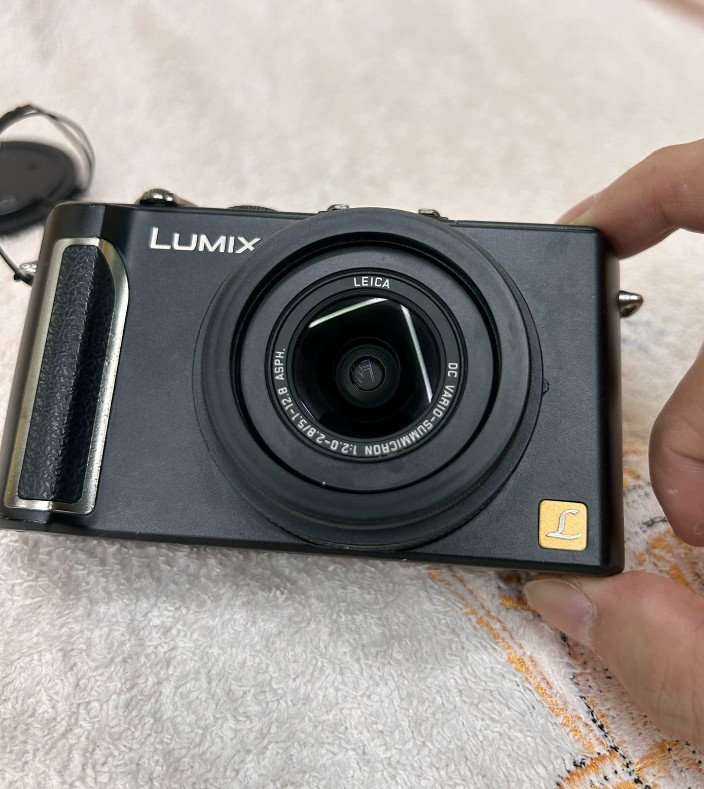 Panasonic LUMIX DMC-LX3 Black Digital Camera 10.1MP 2.5x Zoom English AF Lock