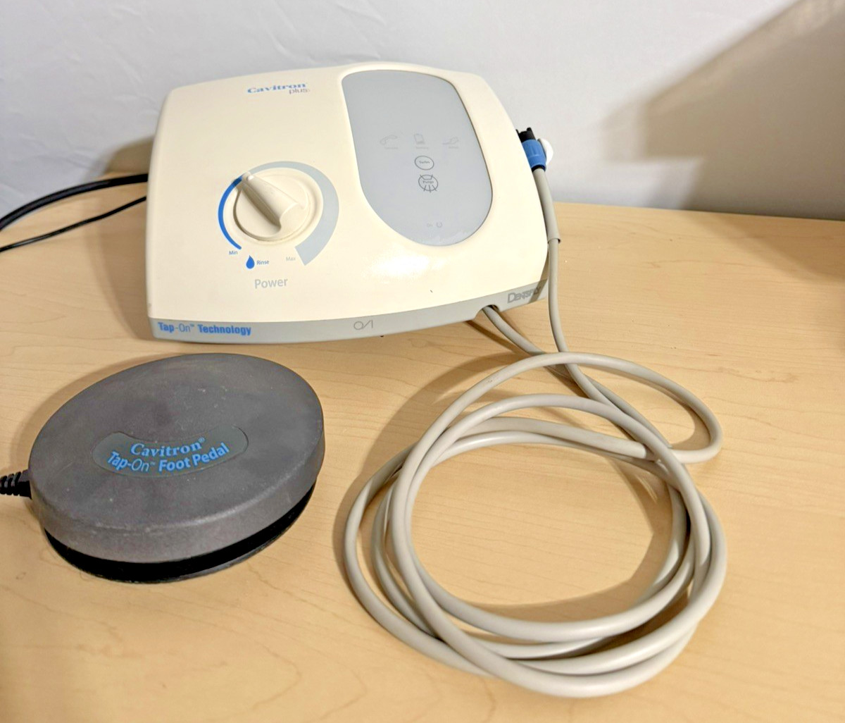 Dentsply Cavitron Plus Dental Ultrasonic Scaler Gen-136 W/ FOOT PEDAL 