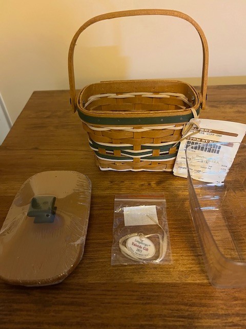 Longaberger 2015 Green Xmas Yuletide Gift basket, protector, lid, tie on NEW