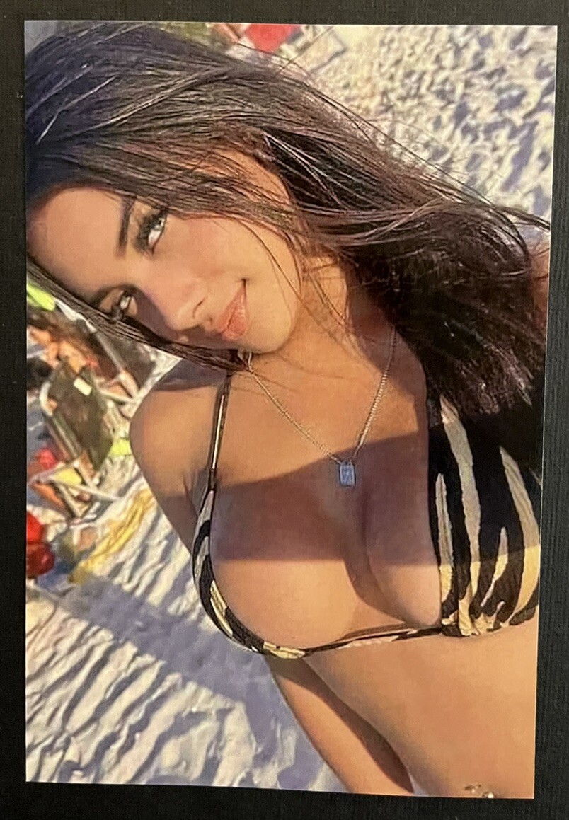 Photo Hot Sexy Beautiful Buxom Woman In Bikini Showing Cleavage 4x6 Picture Photo Hot Sexy Beautiful Buxom Woman In Bikini Showing Cleavage 4x6 Picture