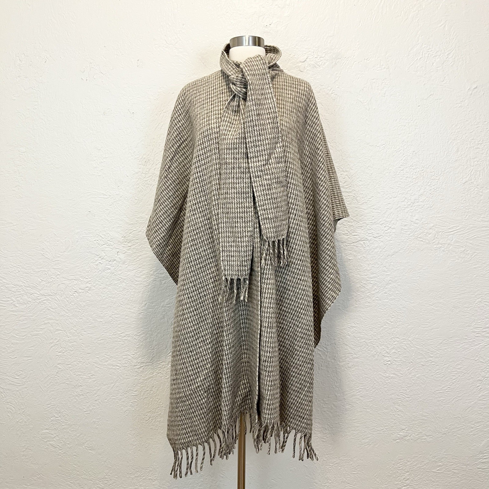 Vintage Wool Poncho Beige Tan Boho Western Fringe Cape Academia Preppy OS