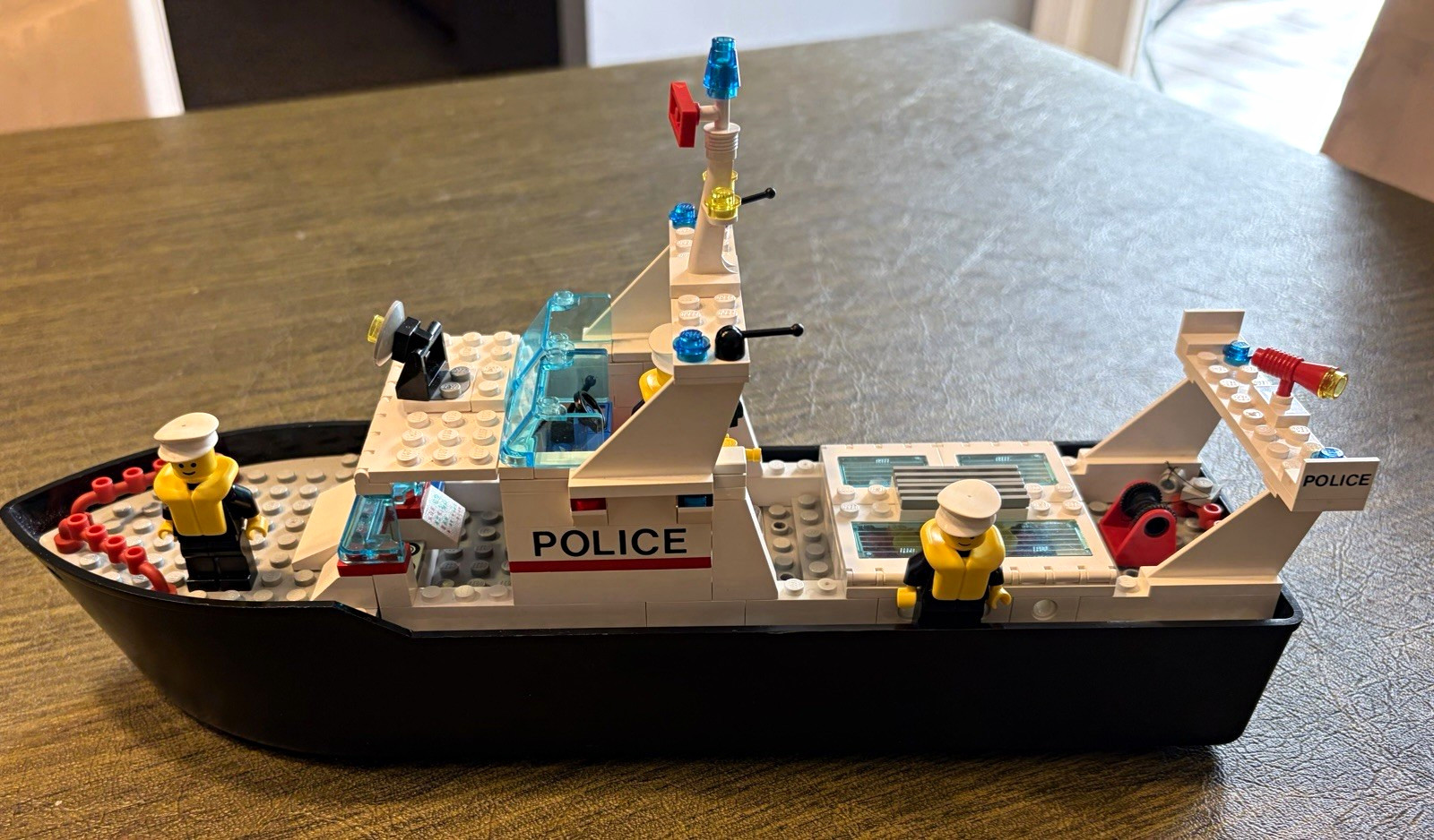 LEGO Town Police 4021 Police Patrol Boat Vintage Complete Set 195pc 1992 LEGO Town Police 4021 Police Patrol Boat Vintage Complete Set 195pc 1992