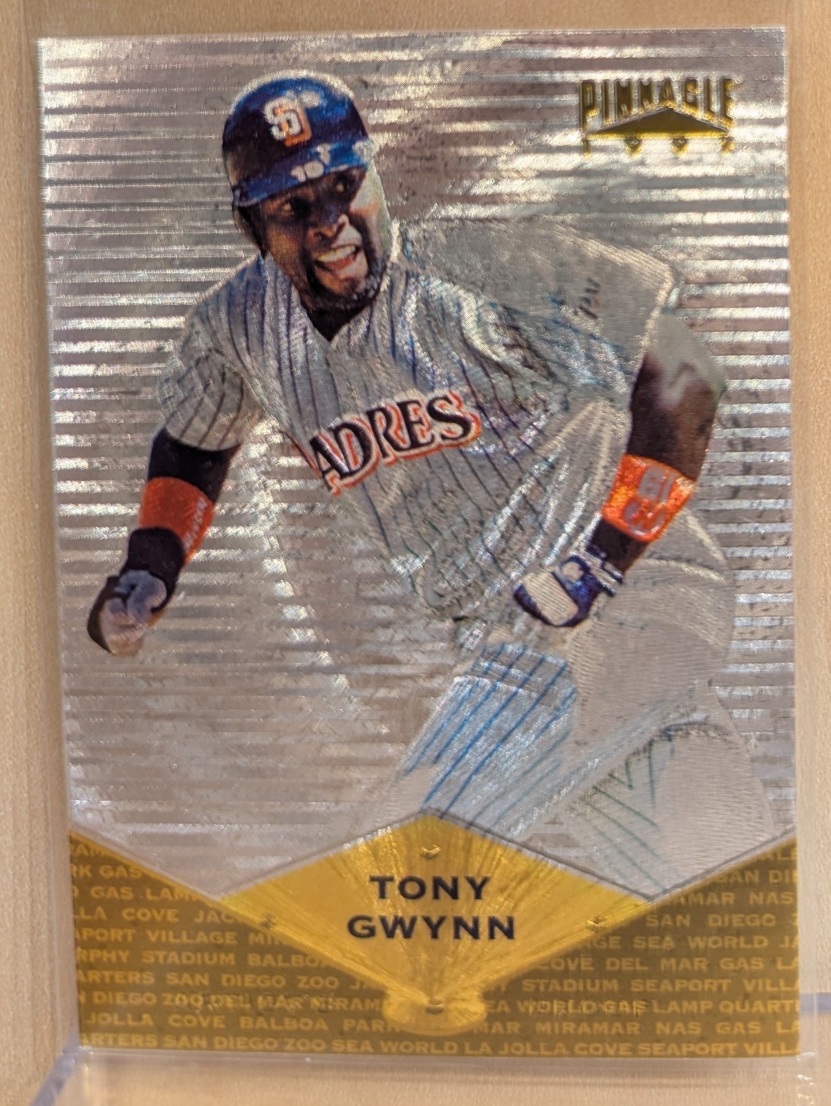 1997 Pinnacle MUSEUM COLLECTION SILVER ARTIST PROOF #42 Tony Gwynn RARE PARALLEL 1997 Pinnacle MUSEUM COLLECTION SILVER ARTIST PROOF #42 Tony Gwynn RARE PARALLEL