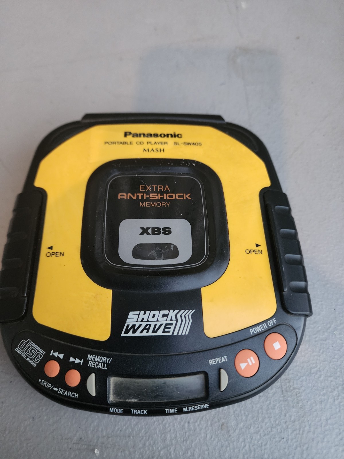 Panasonic SL-SW505 Shockwave 1998 Portable CD Player Yellow XBS Vintage - TESTED Panasonic SL-SW505 Shockwave 1998 Portable CD Player Yellow XBS Vintage - TESTED